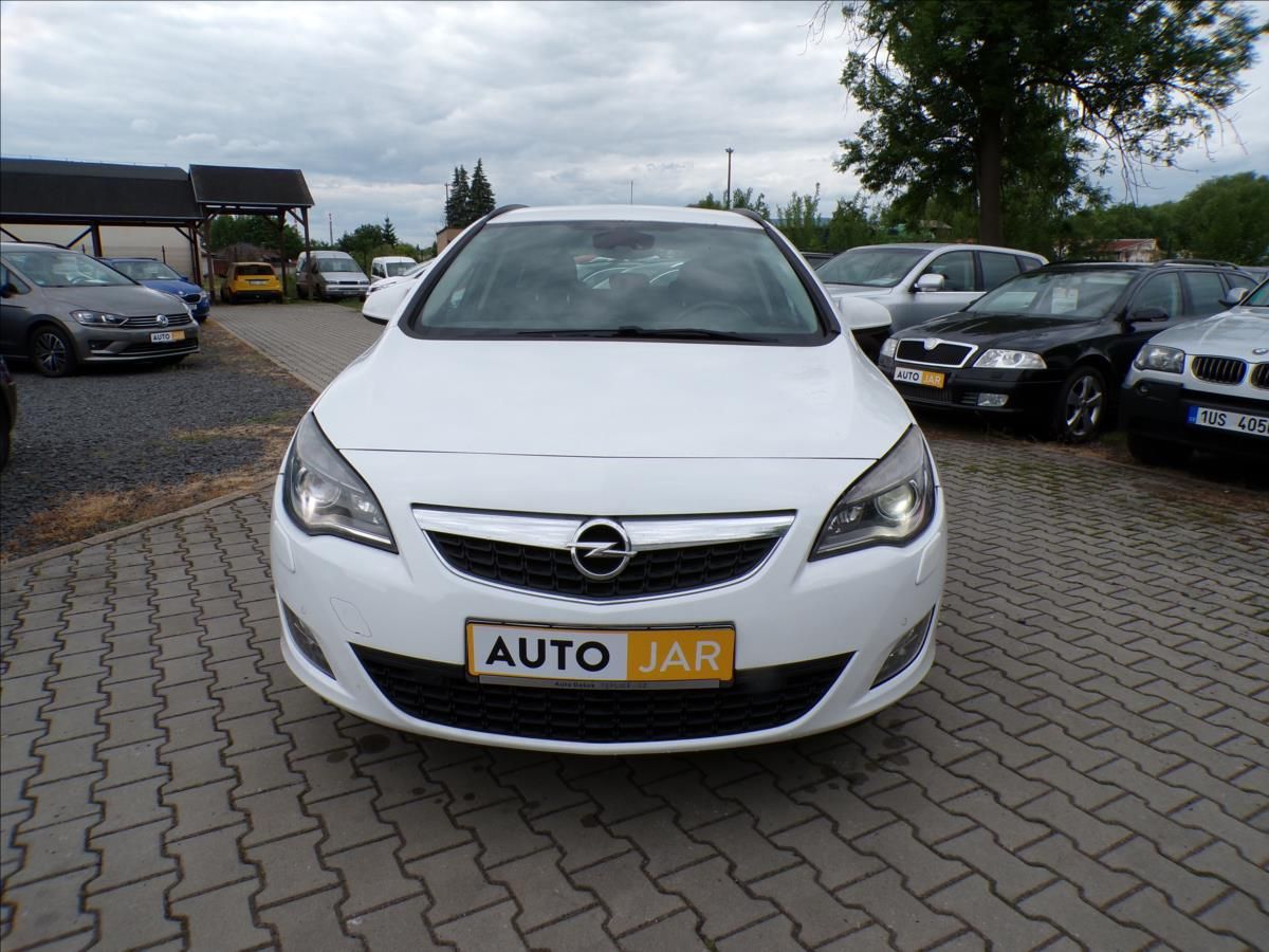 Opel Astra, 1,7 CDTi 96KW  XENONY - fotka 3