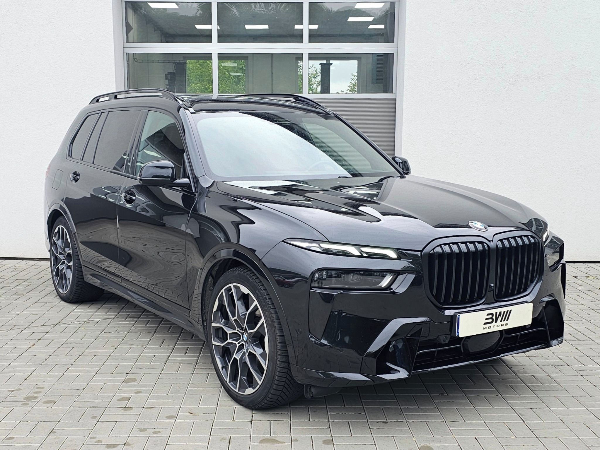 BMW X7, xDrive40i, M Sportpaket Pro - fotka 3