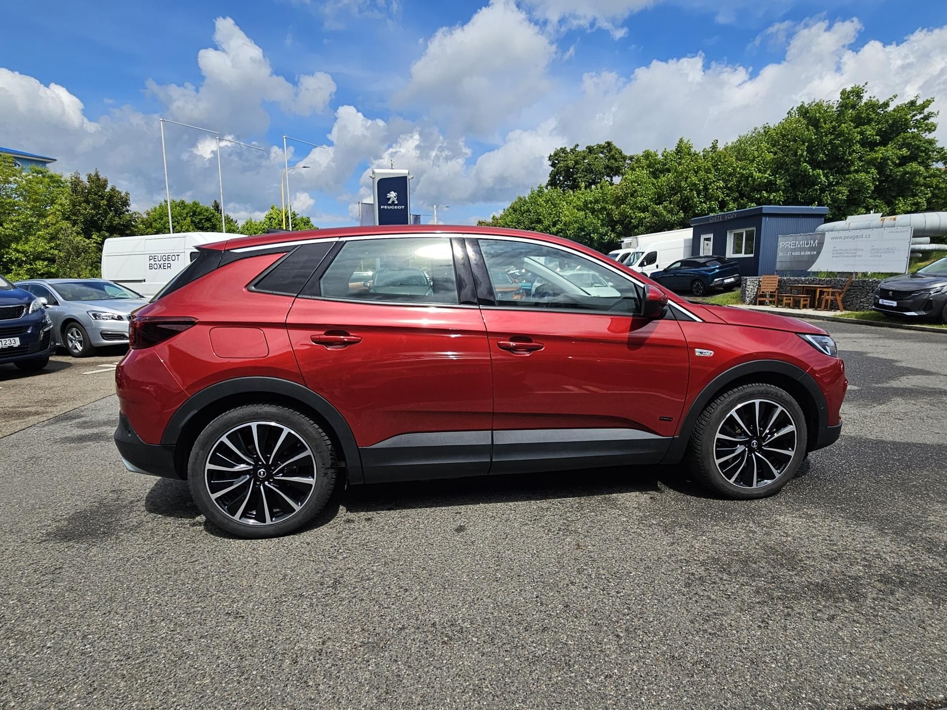 Opel Grandland X, 1.6 Hybrid 200 4x4 EAT8 - fotka 6
