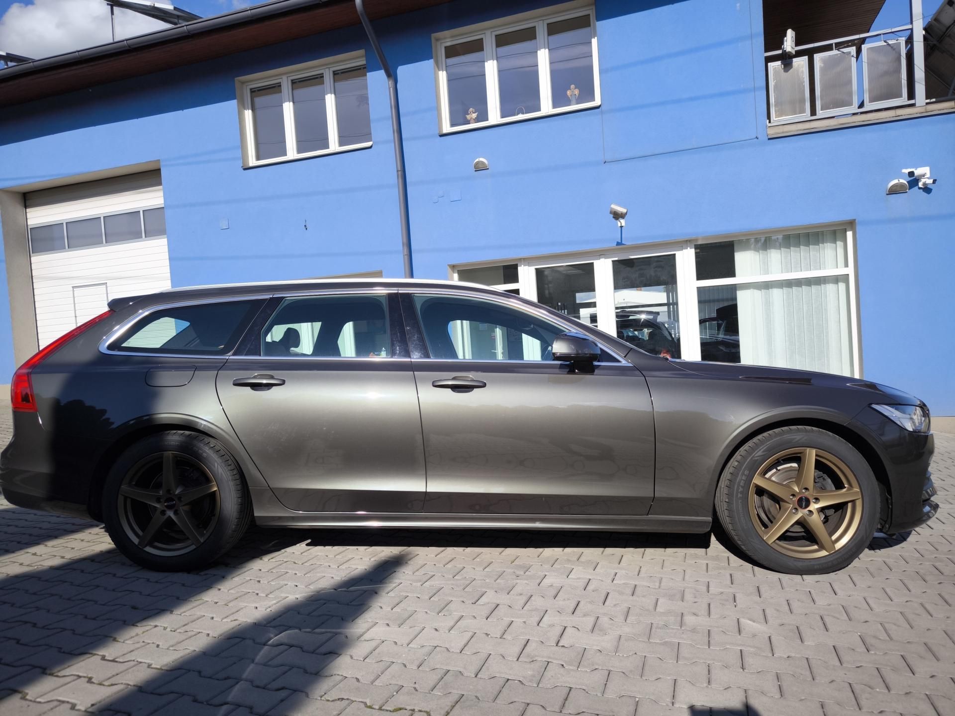 Volvo V90, 2.0 D3 Momentum Pro - fotka 4