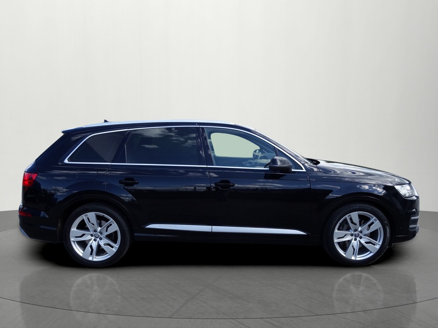 Audi Q7, 3.0TDI 200kw S-line Matrix 7mí - fotka 5
