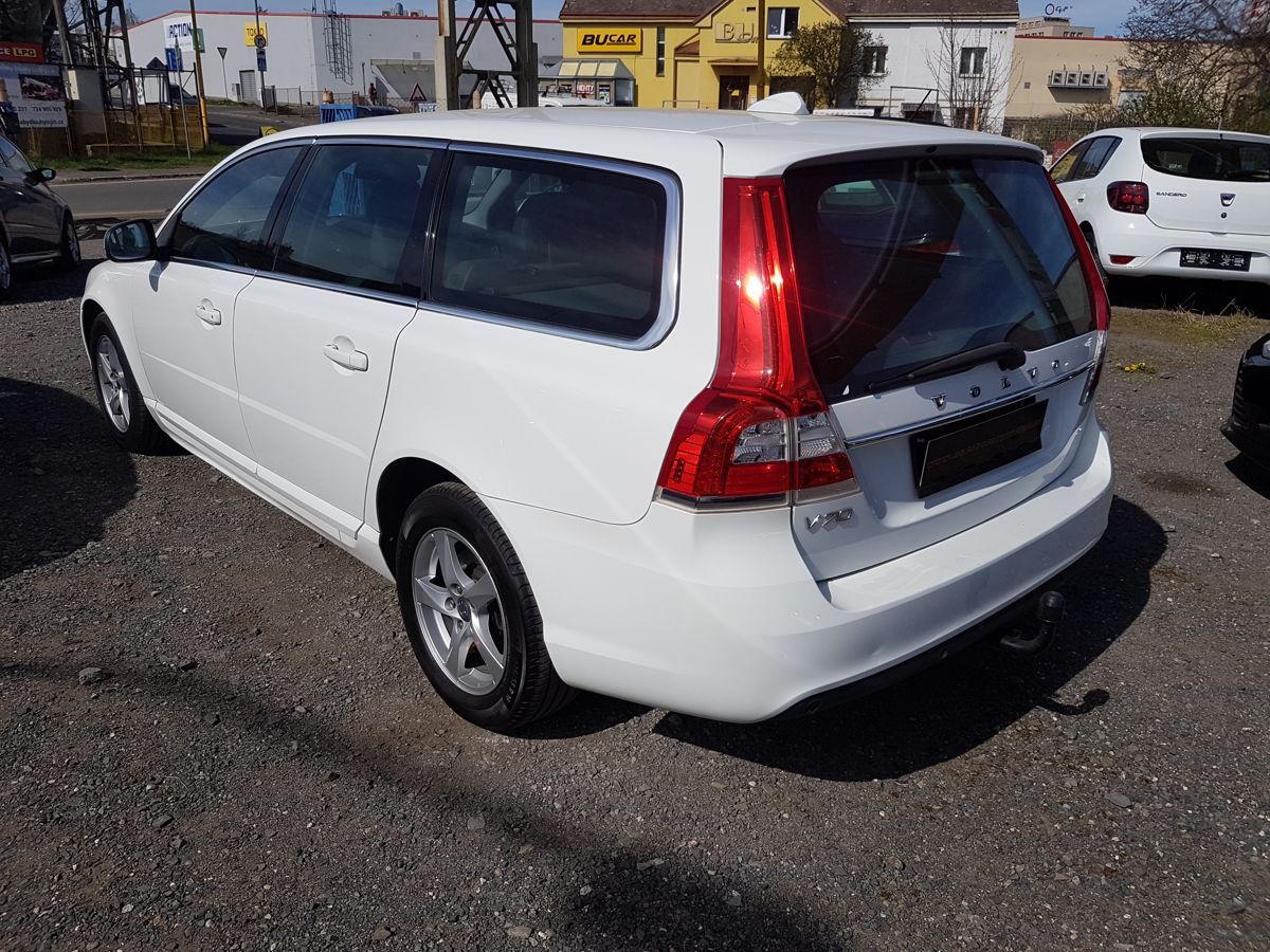 Volvo V70, 2.0D NAVI EL. KUFR - fotka 4