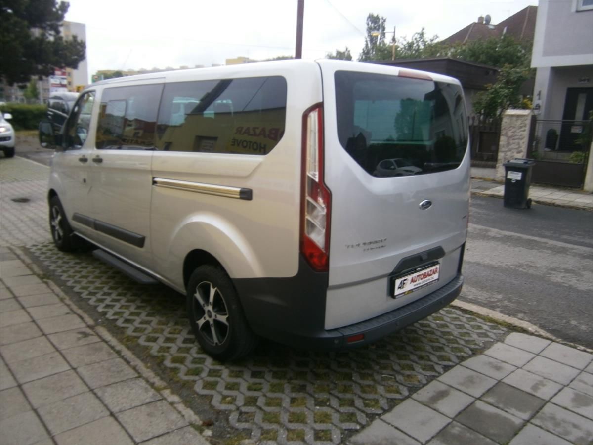 Ford Tourneo Custom, 2,2 TDCI 114 KW  TITANIUM - fotka 4