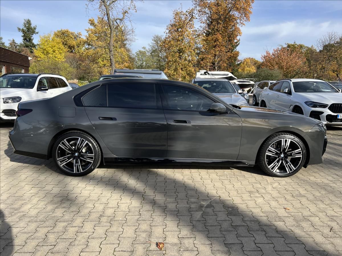 BMW Řada 7, 750e Msport Pro xDrive - fotka 4