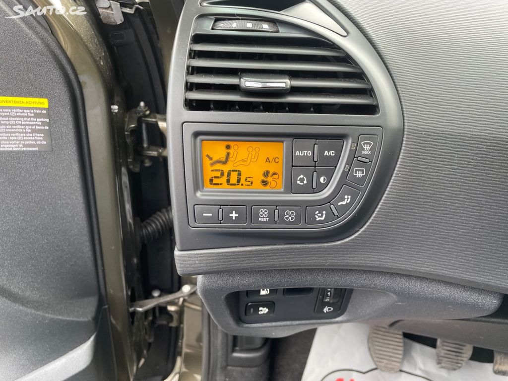 Citroën C4 Picasso, 1,6 88 kW, 7MÍST, SERVISKA