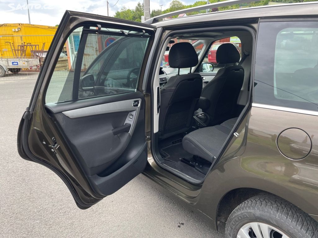 Citroën C4 Picasso, 1,6 88 kW, 7MÍST, SERVISKA
