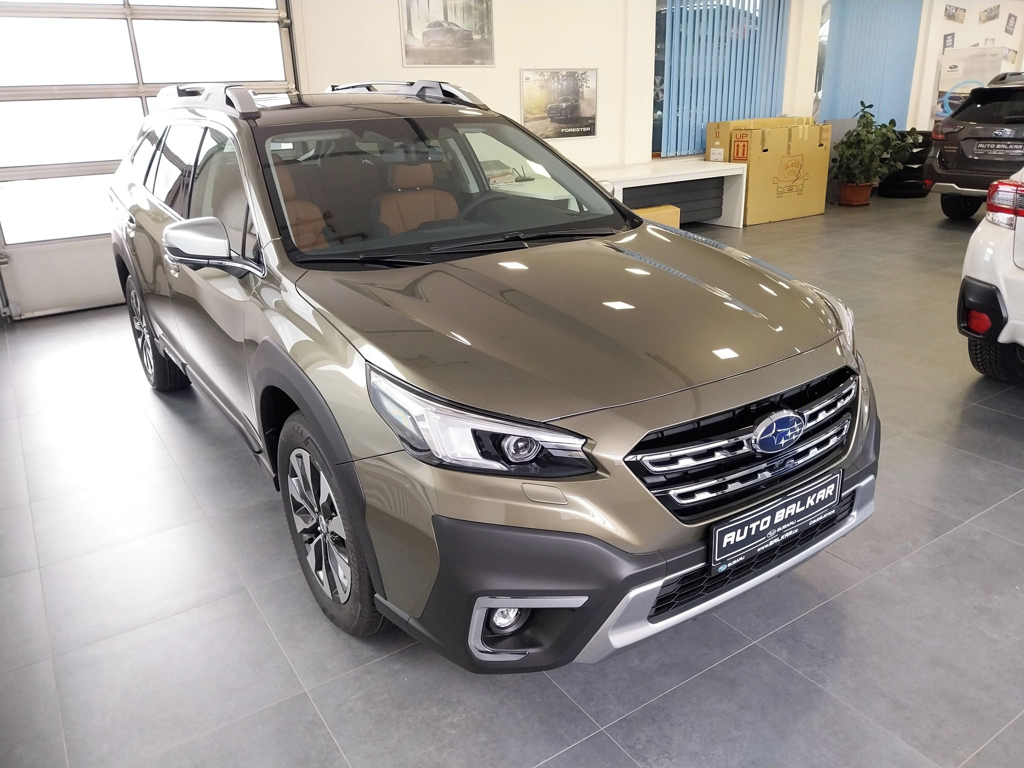 Subaru Outback, 2.5i Touring + Hnědá kůže - fotka 3