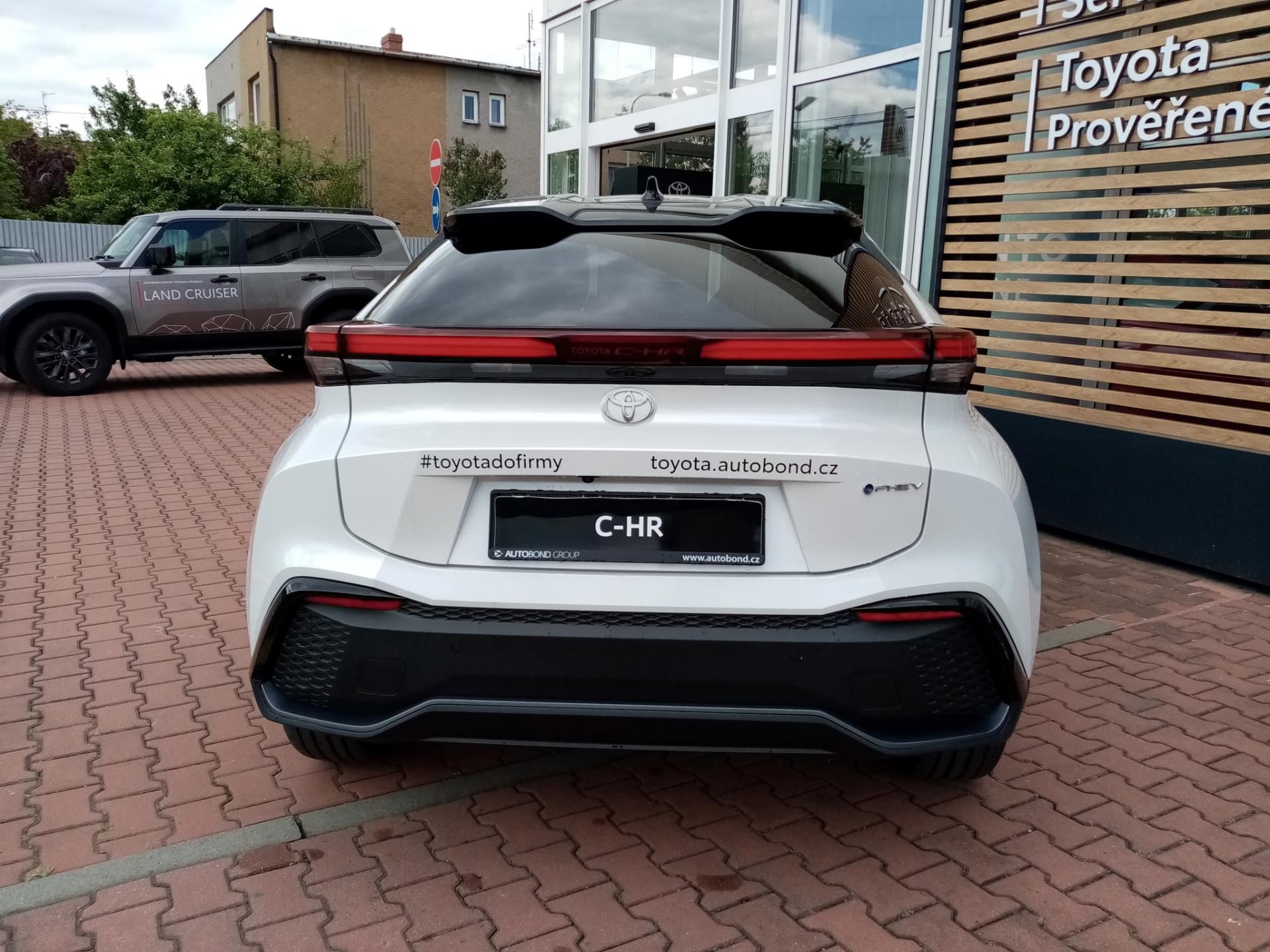 Toyota C-HR, 2.0 PHEV 4x2 EXECUTIVE - fotka 4