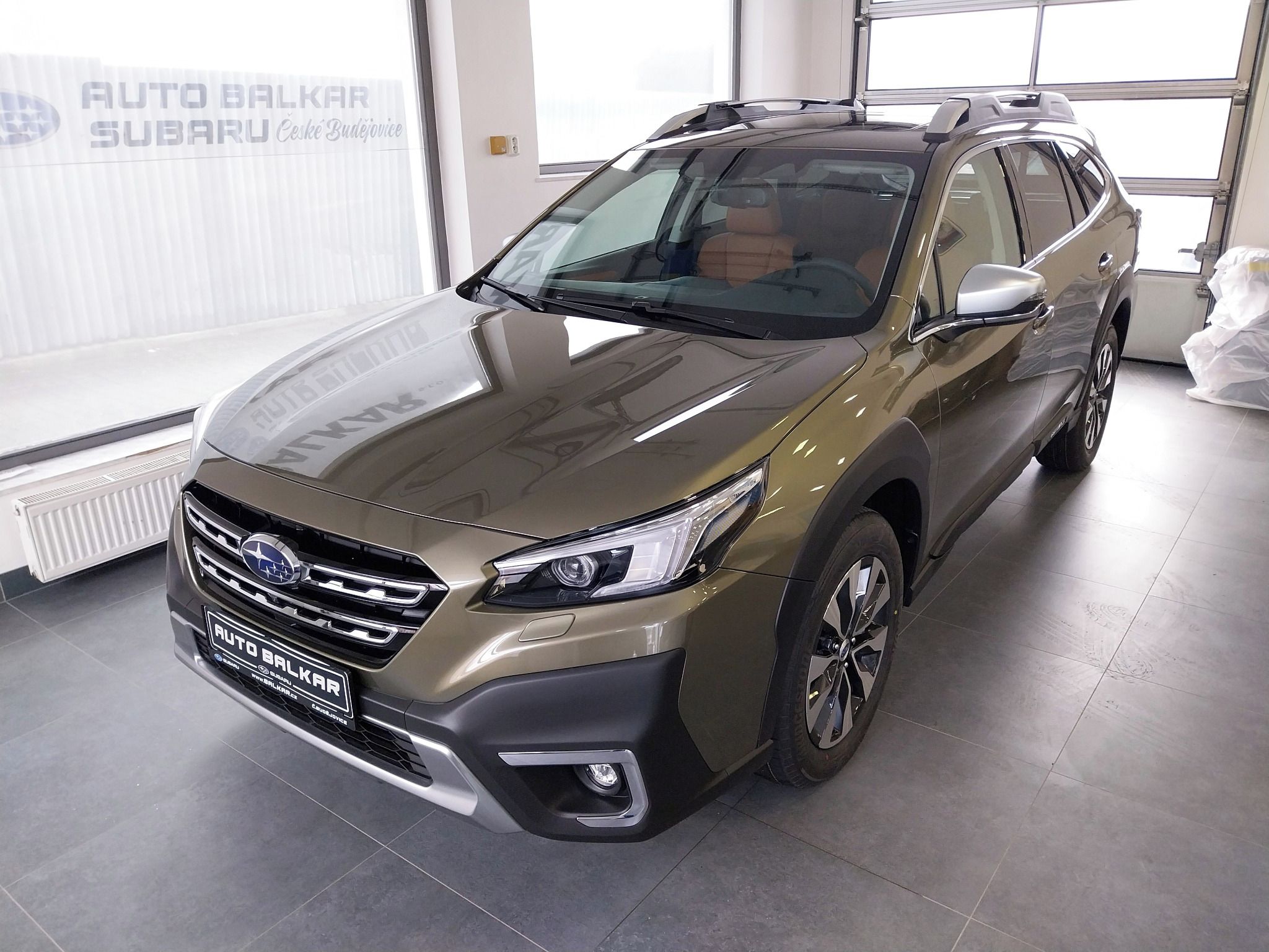 Subaru Outback, 2.5i Touring + Hnědá kůže