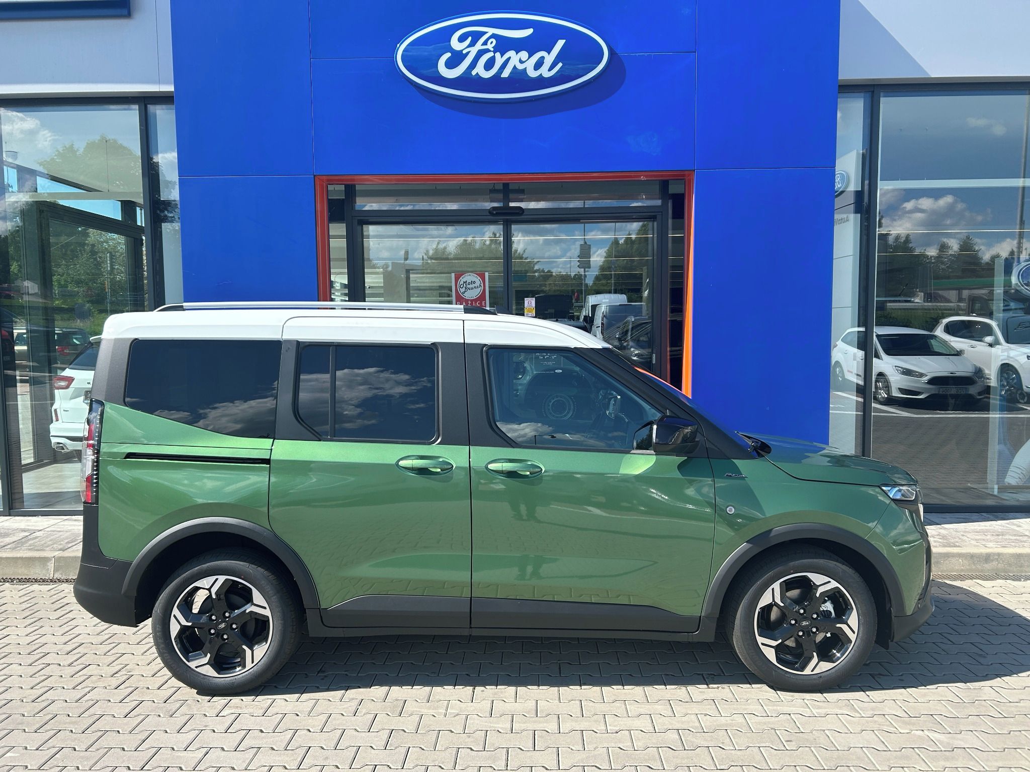 Ford Tourneo Courier, 1.0 EcoBoost 92 kW Active L1 - fotka 3