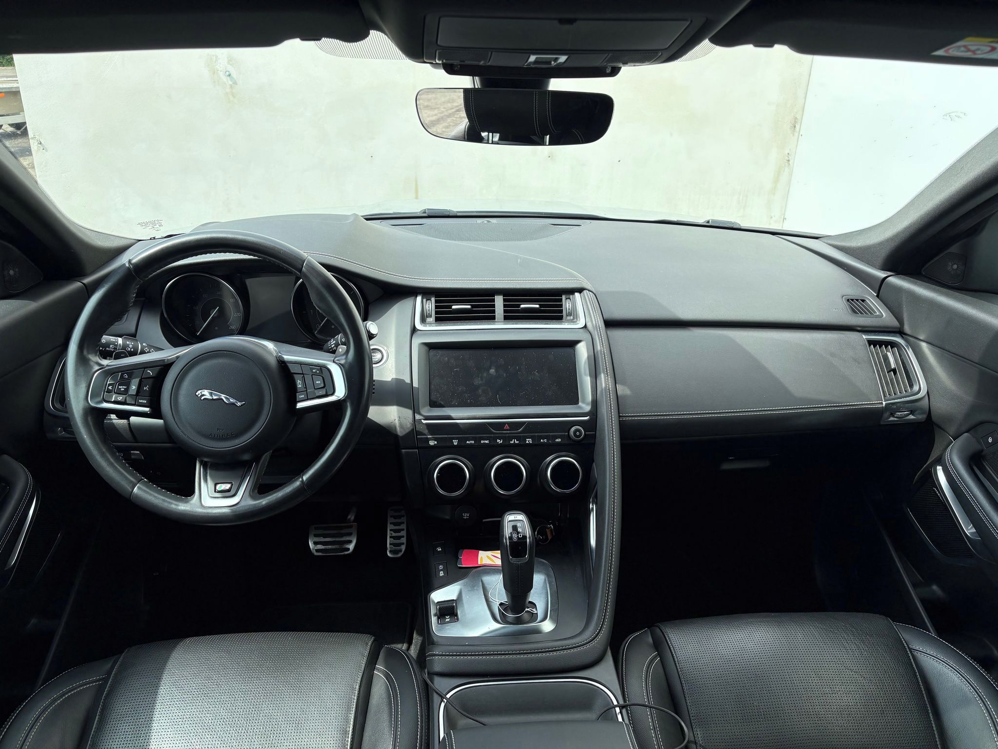 Jaguar E-Pace, D180 R-Dynamic AWD - fotka 5