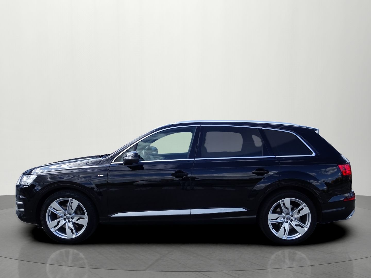 Audi Q7, 3.0TDI 200kw S-line Matrix 7mí - fotka 2