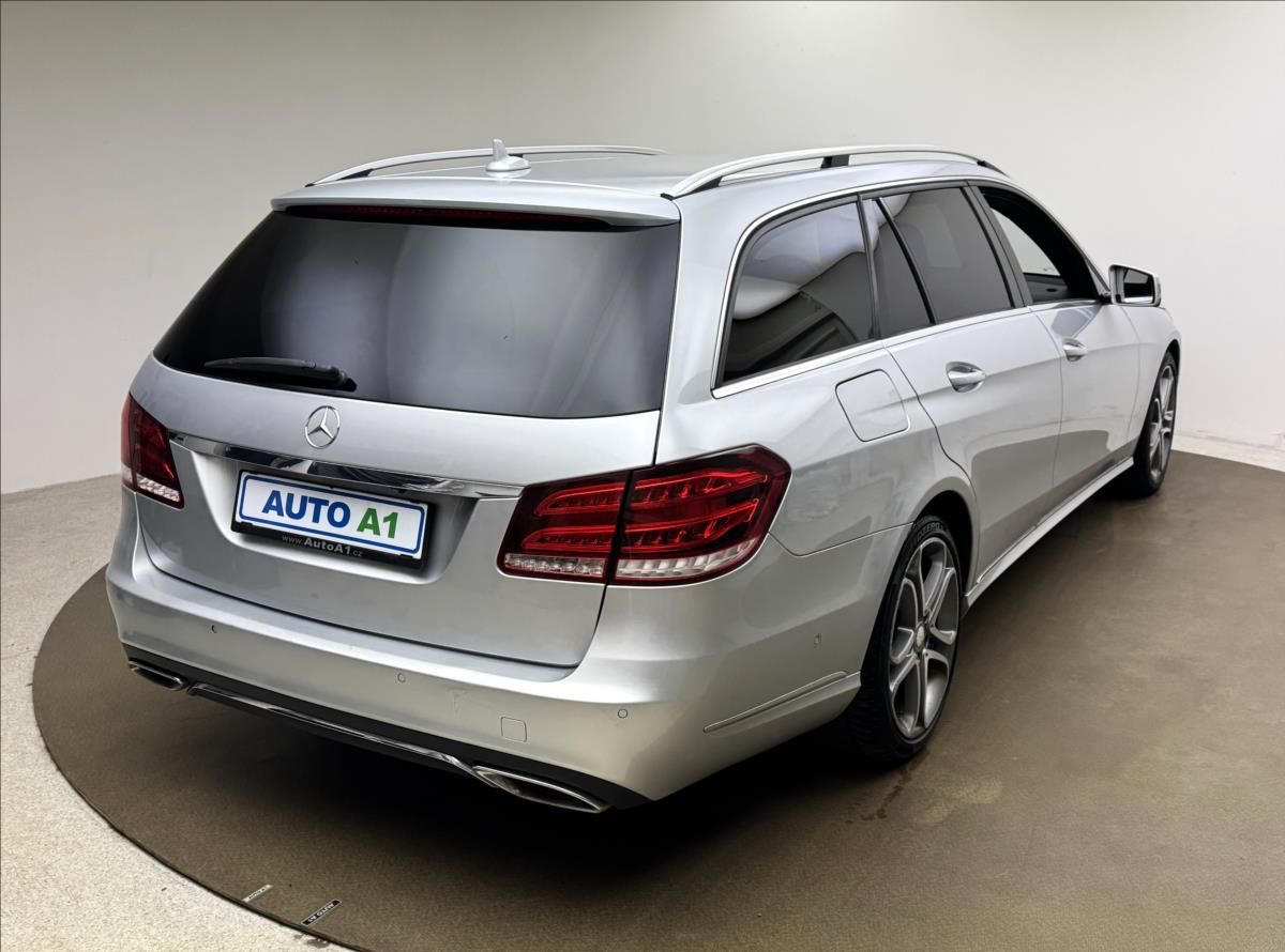 Mercedes-Benz Třídy E, 3,0 E300d 170kW LED 360°KAM AT - fotka 4