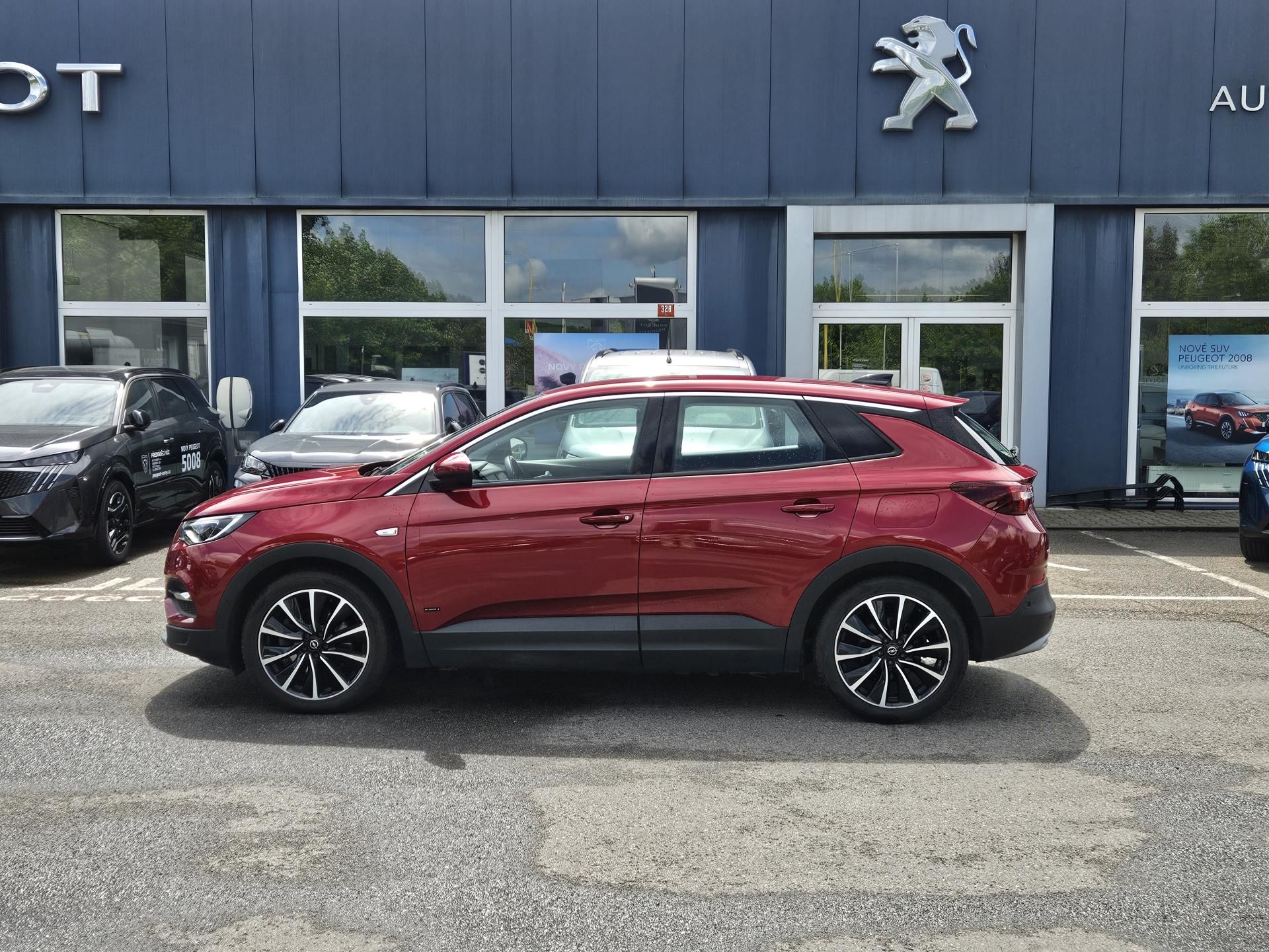 Opel Grandland X, 1.6 Hybrid 200 4x4 EAT8 - fotka 2