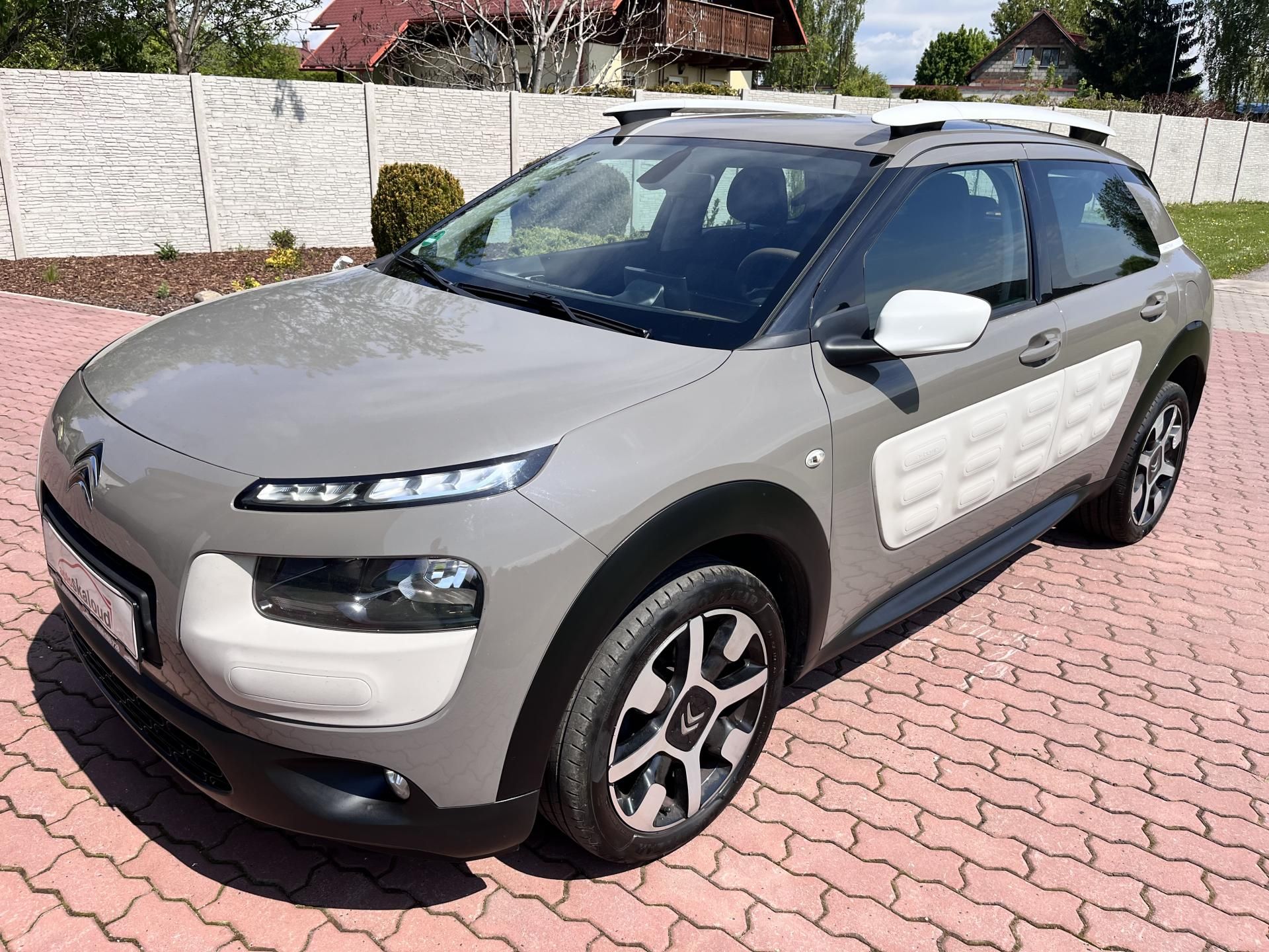 Citroën C4 Cactus, 1,2 81KW,NAVI,ROZVODY,2xKOLA - fotka 3