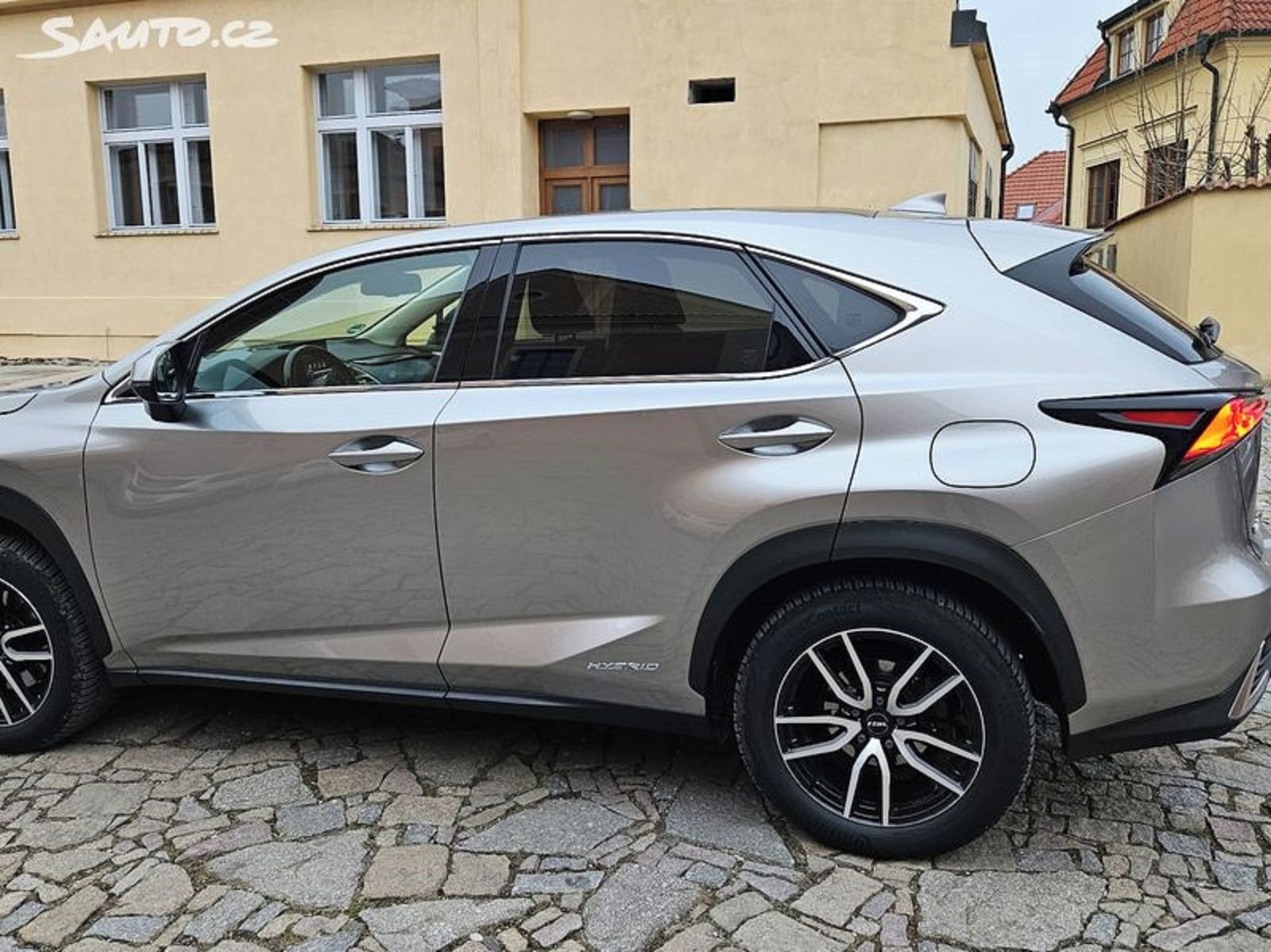 Lexus NX 300h - fotka 2