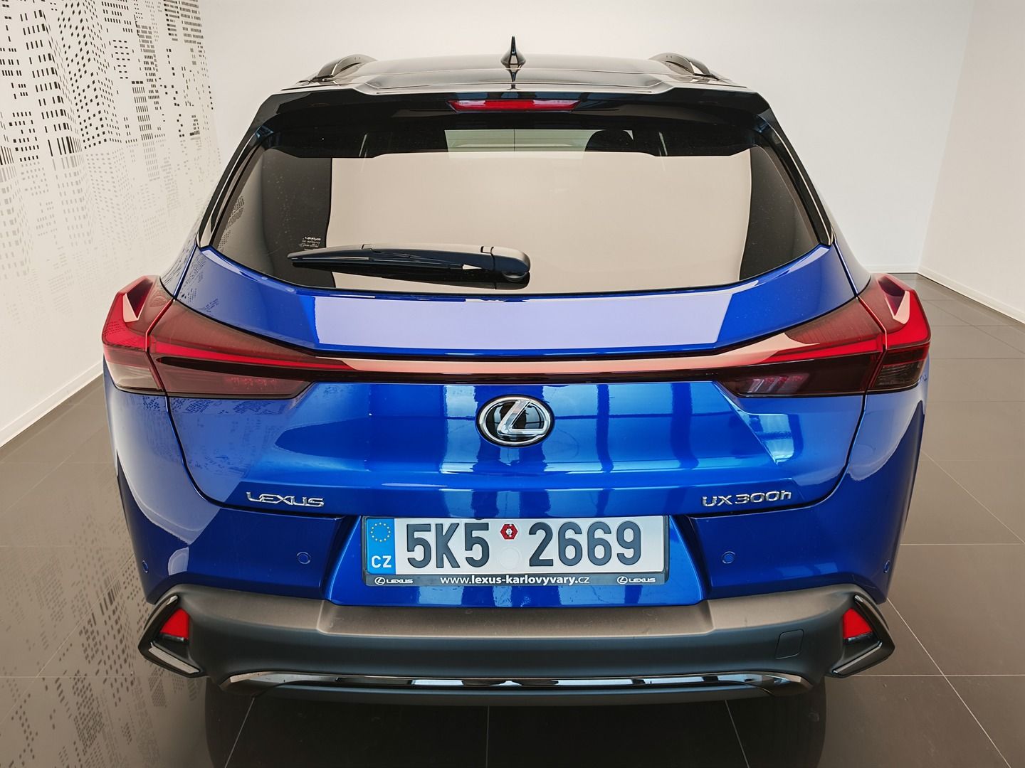 Lexus UX 300h, F-Sport Design - fotka 4