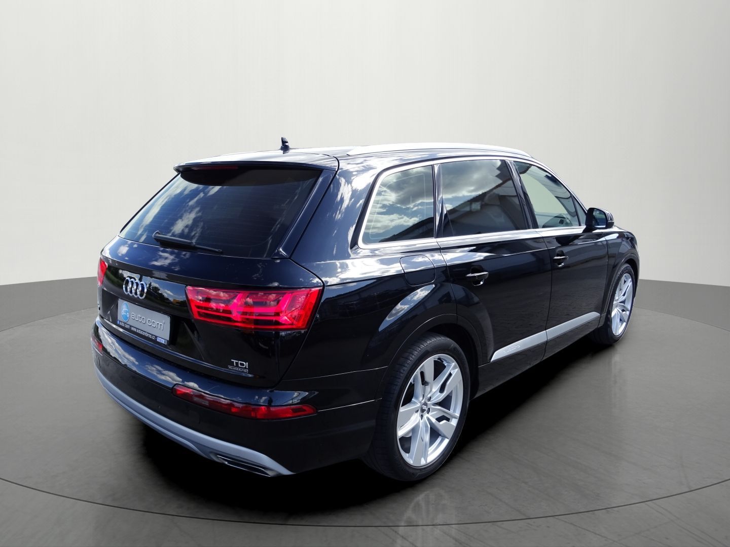 Audi Q7, 3.0TDI 200kw S-line Matrix 7mí - fotka 4
