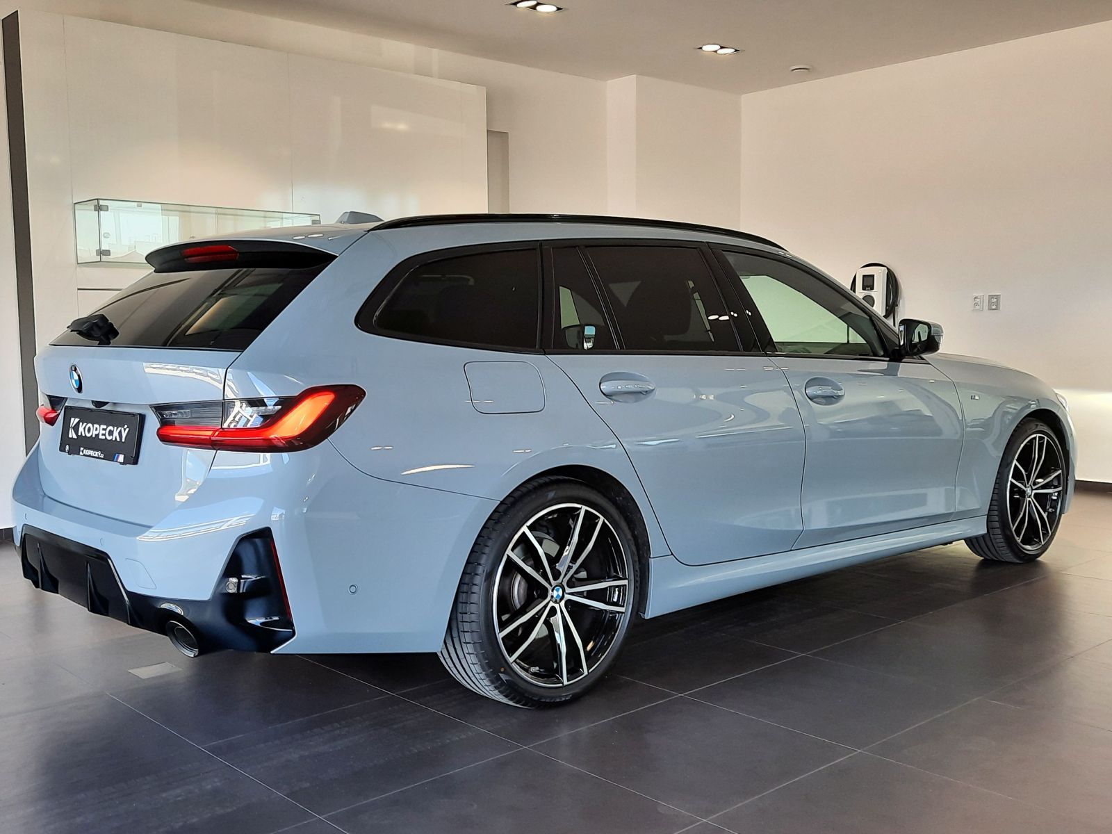 BMW Řada 3, 320d xDrive M Sport Touring - fotka 6