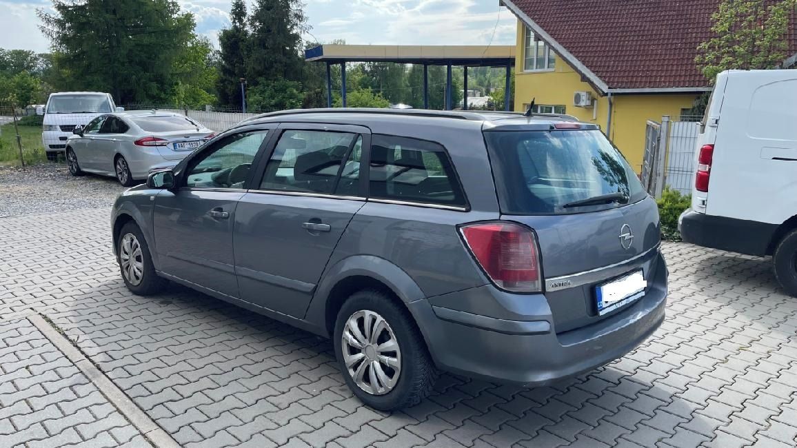 Opel Astra, Caravan 1.7CDTI 16V 74 KW - fotka 4