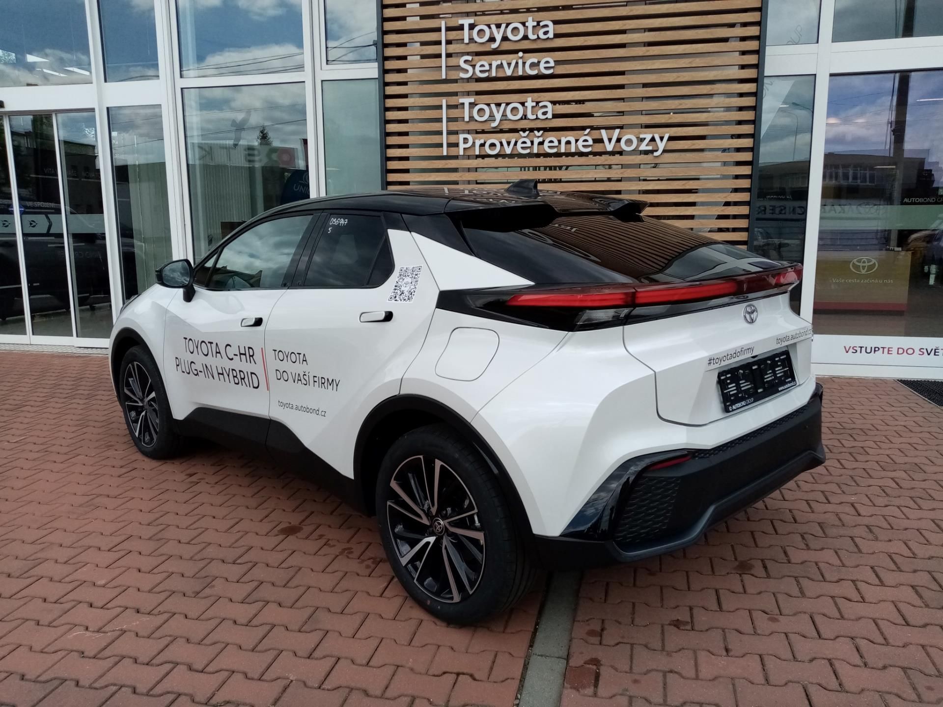 Toyota C-HR, 2.0 PHEV 4x2 EXECUTIVE - fotka 3