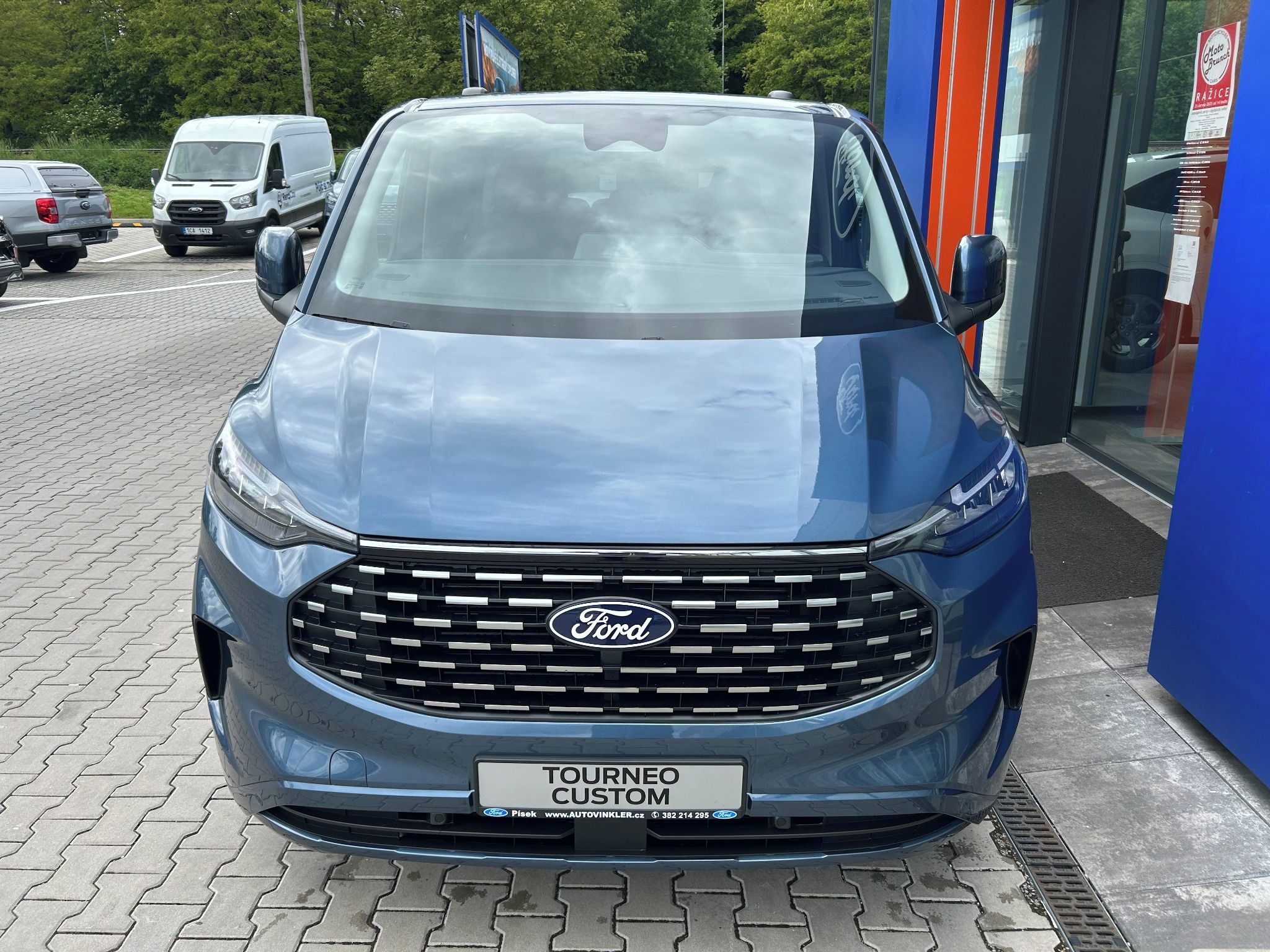 Ford Tourneo Custom, Titanium L2 2.0 EcoBlue 110 kW - fotka 2