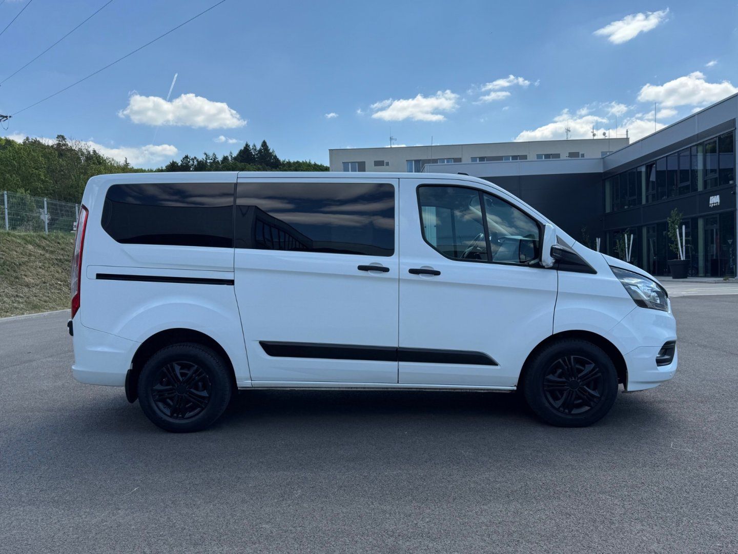 Ford Transit Custom, 2.0 EcoBlue Hybrid 9-MÍST - fotka 4