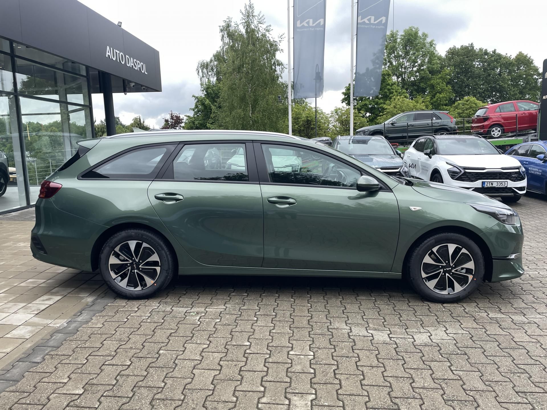 Kia Cee´d, SW 1,5T-GDi 7DCT SPIN"ref.vůz" - fotka 2