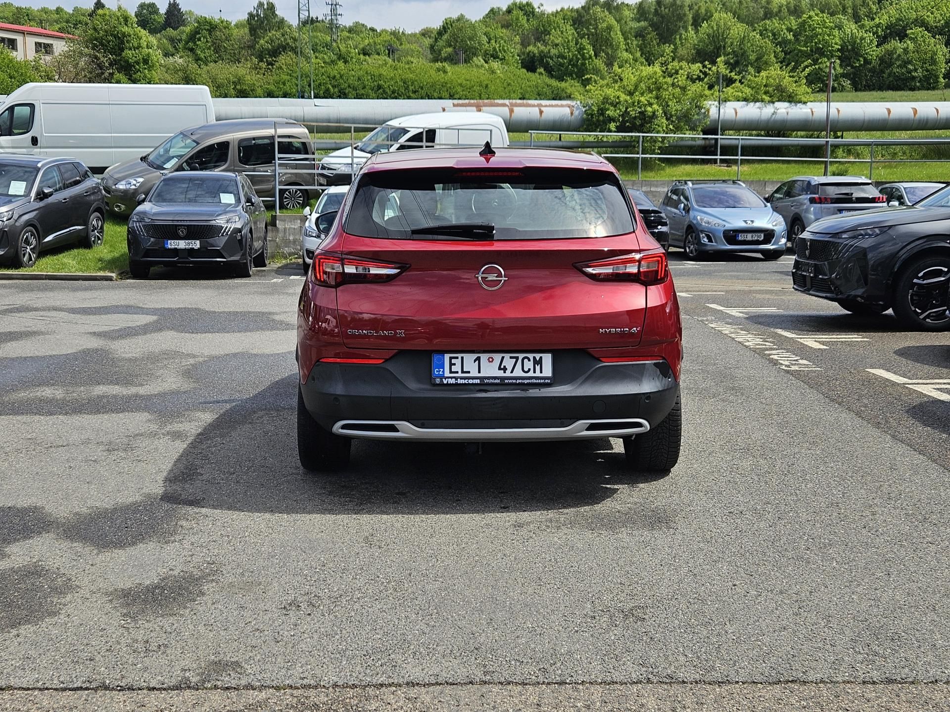 Opel Grandland X, 1.6 Hybrid 200 4x4 EAT8 - fotka 4