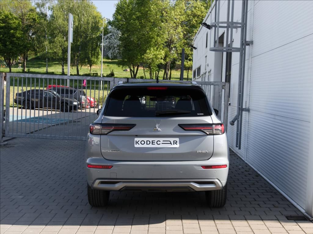 Mitsubishi Outlander, 2,4 PHEV 306k AT 4x4  Instyle+ - fotka 5
