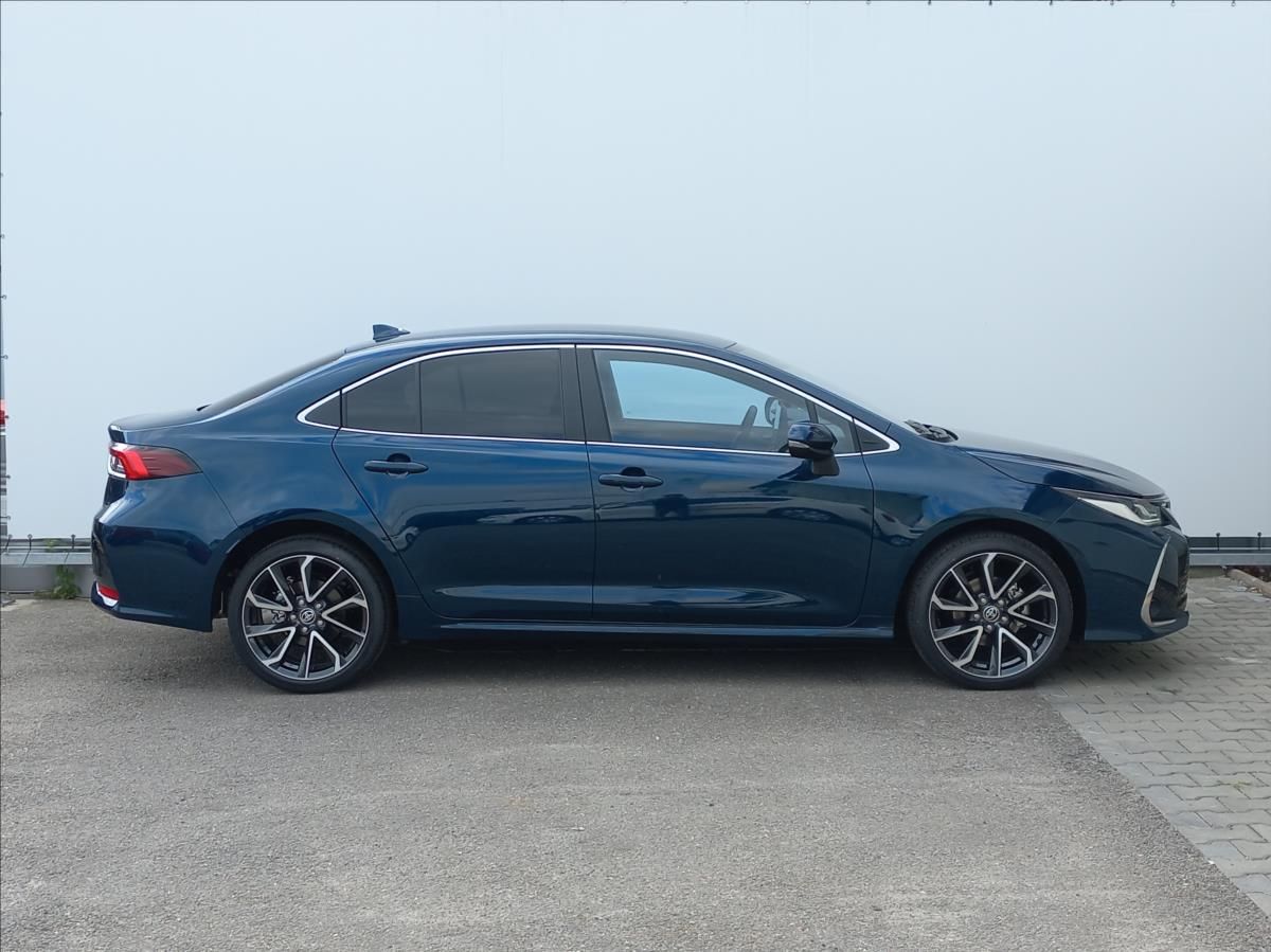 Toyota Corolla, 1.8 Hybrid e-CVT 140k  SD Exec - fotka 2