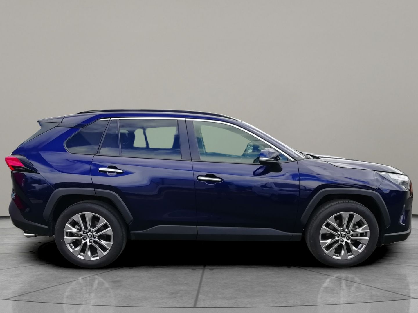 Toyota Rav4, Executive  2.5 Hybrid 4WD - fotka 3
