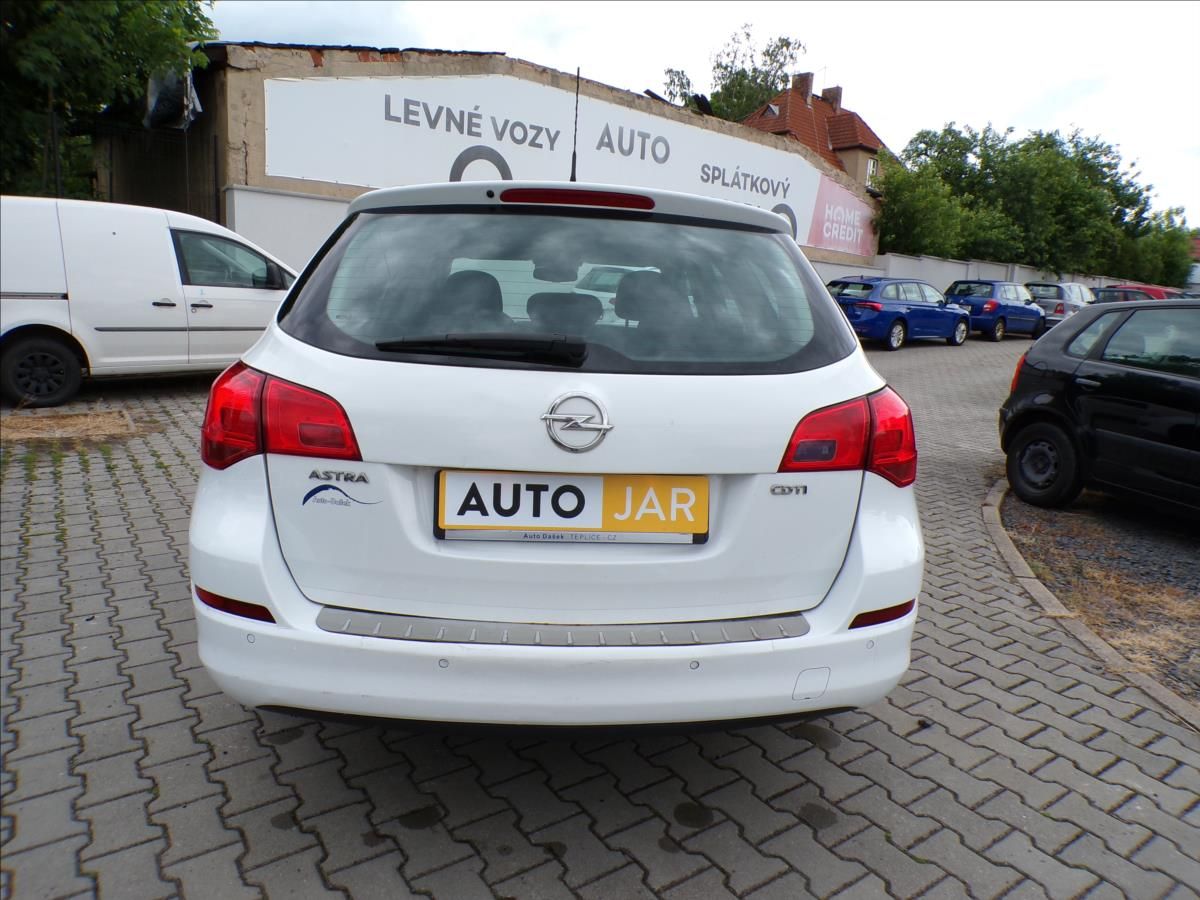 Opel Astra, 1,7 CDTi 96KW  XENONY - fotka 6