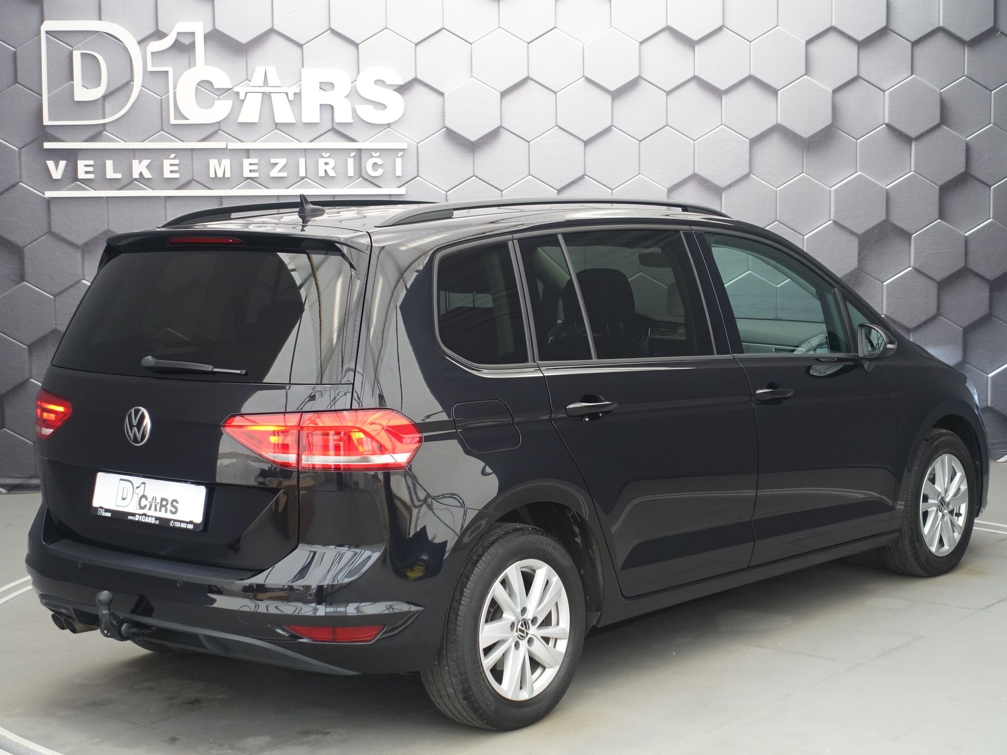 Volkswagen Touran, 2.0 TDi, DSG, LED SVĚTLA - fotka 2