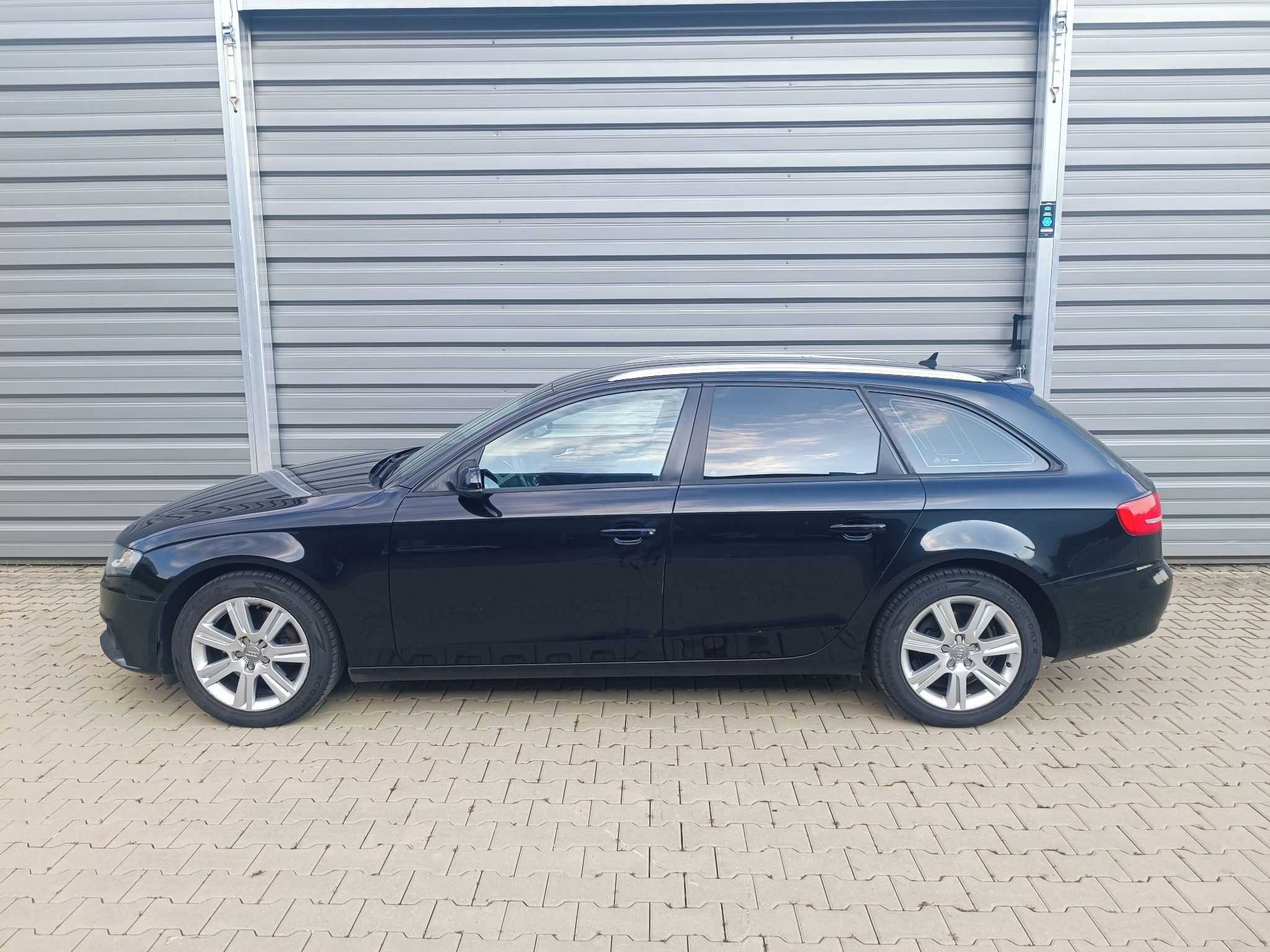 Audi A4, 2,0TDI,NAVI,servisní knížka - fotka 2