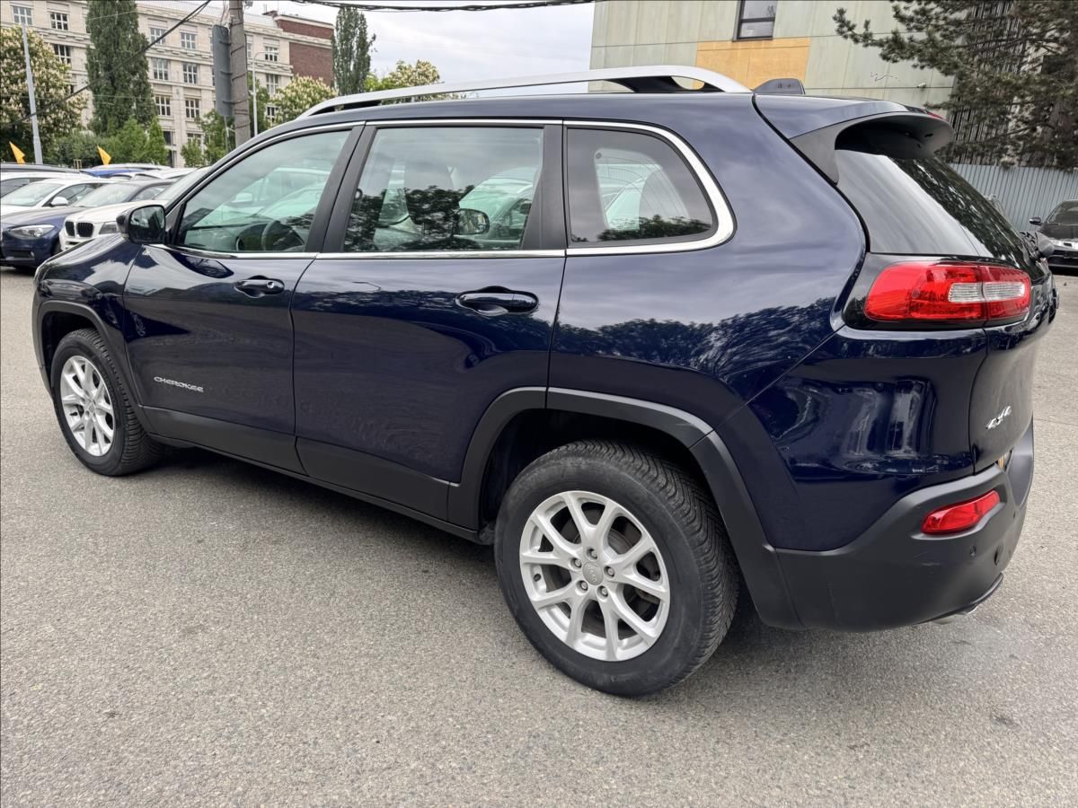 Jeep Cherokee, 2,0 Manual+ 4x4 - fotka 6