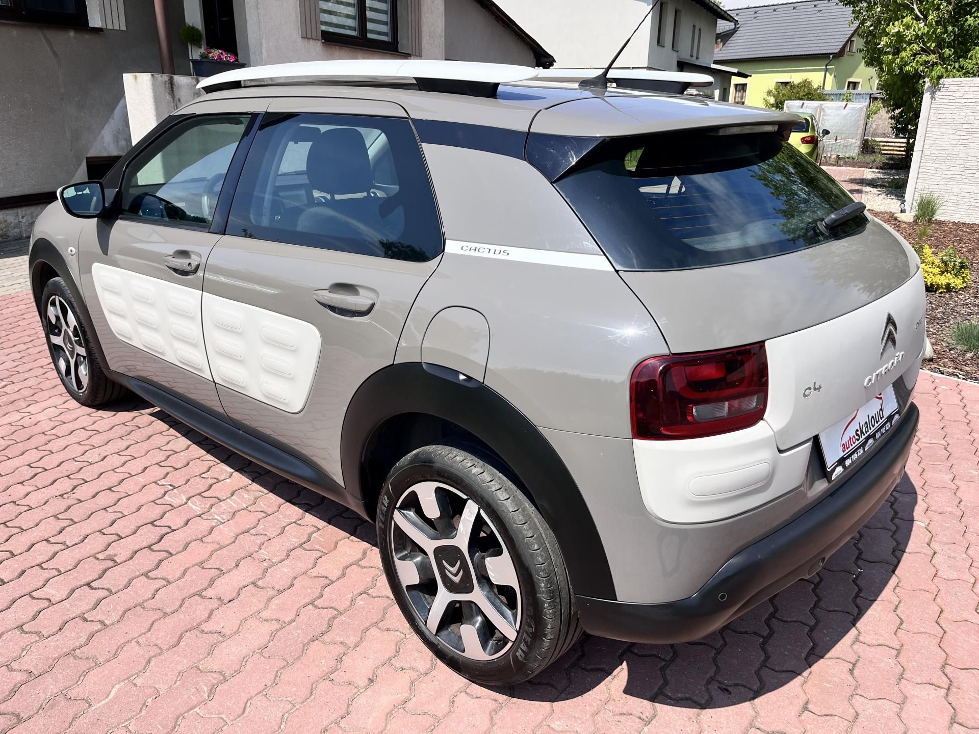Citroën C4 Cactus, 1,2 81KW,NAVI,ROZVODY,2xKOLA - fotka 5