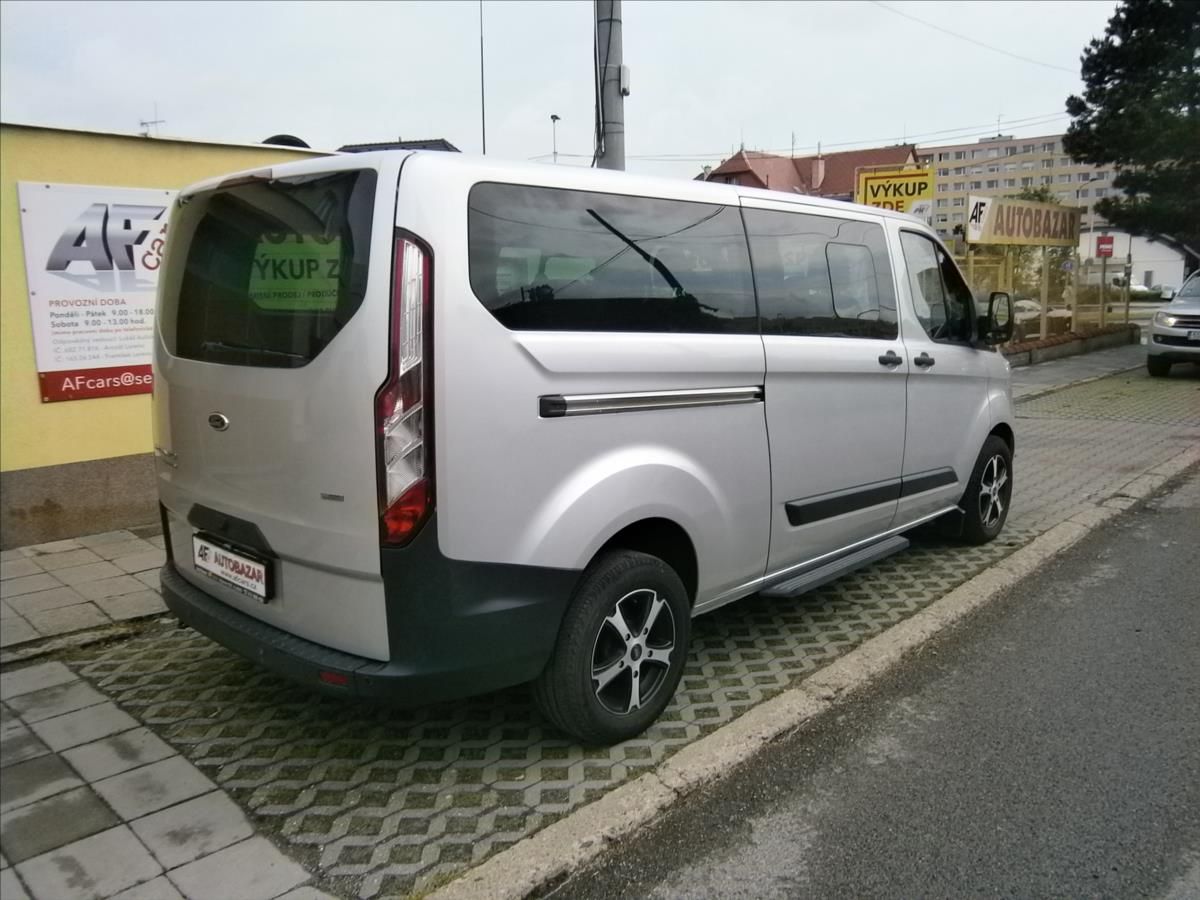 Ford Tourneo Custom, 2,2 TDCI 114 KW  TITANIUM - fotka 6