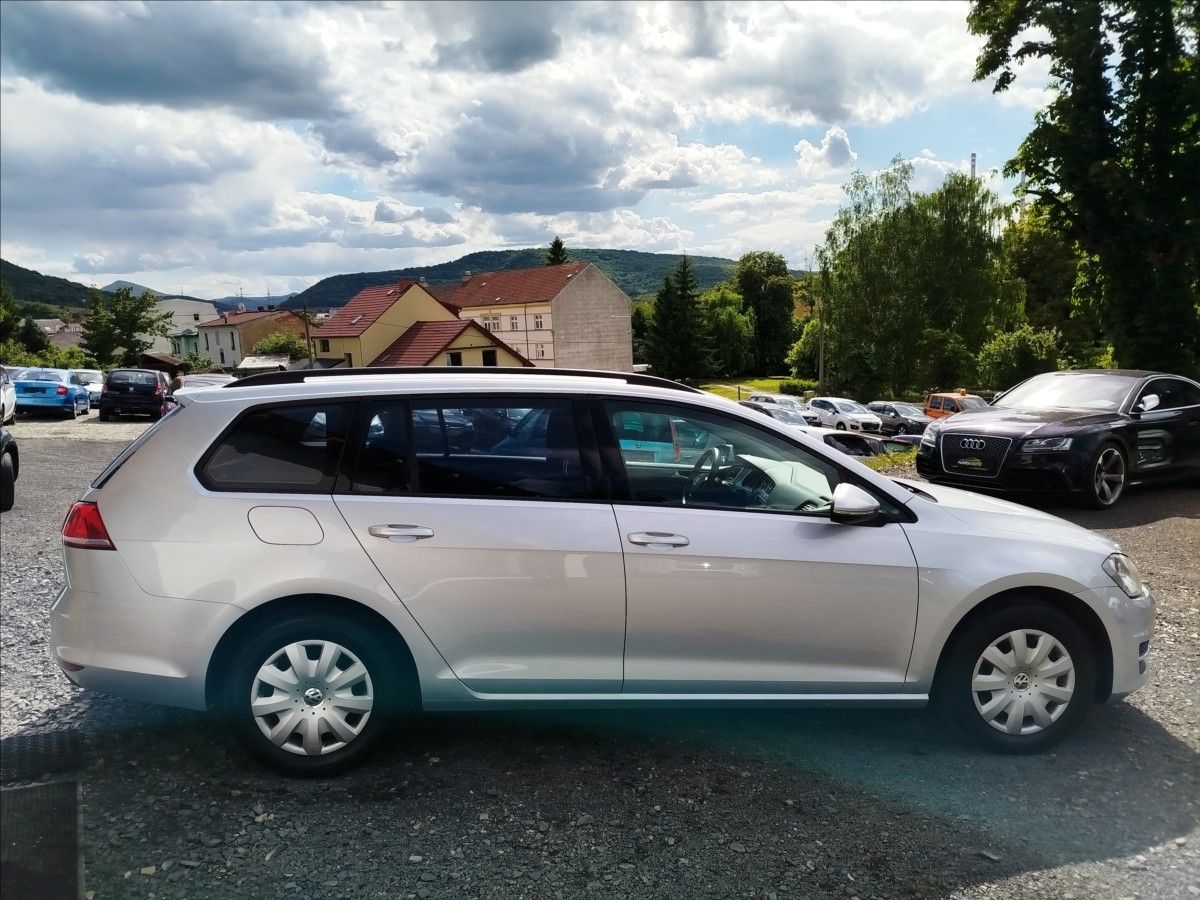 Volkswagen Golf, 1,6 TDi 81kW, PĚKNÝ STAV - fotka 6