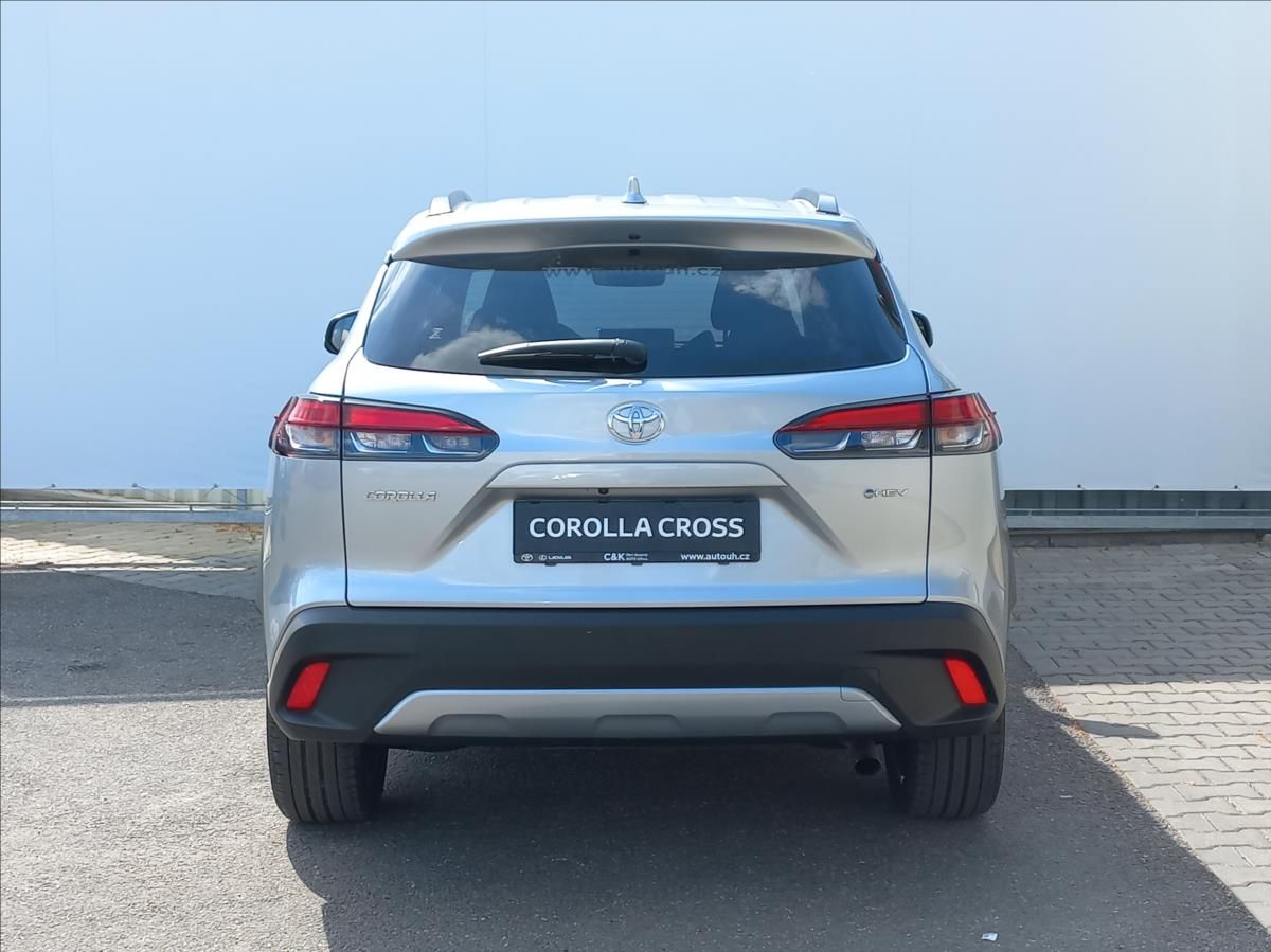 Toyota Corolla Cross, 2,0 Hybrid e-CVT AWD  Style - fotka 6