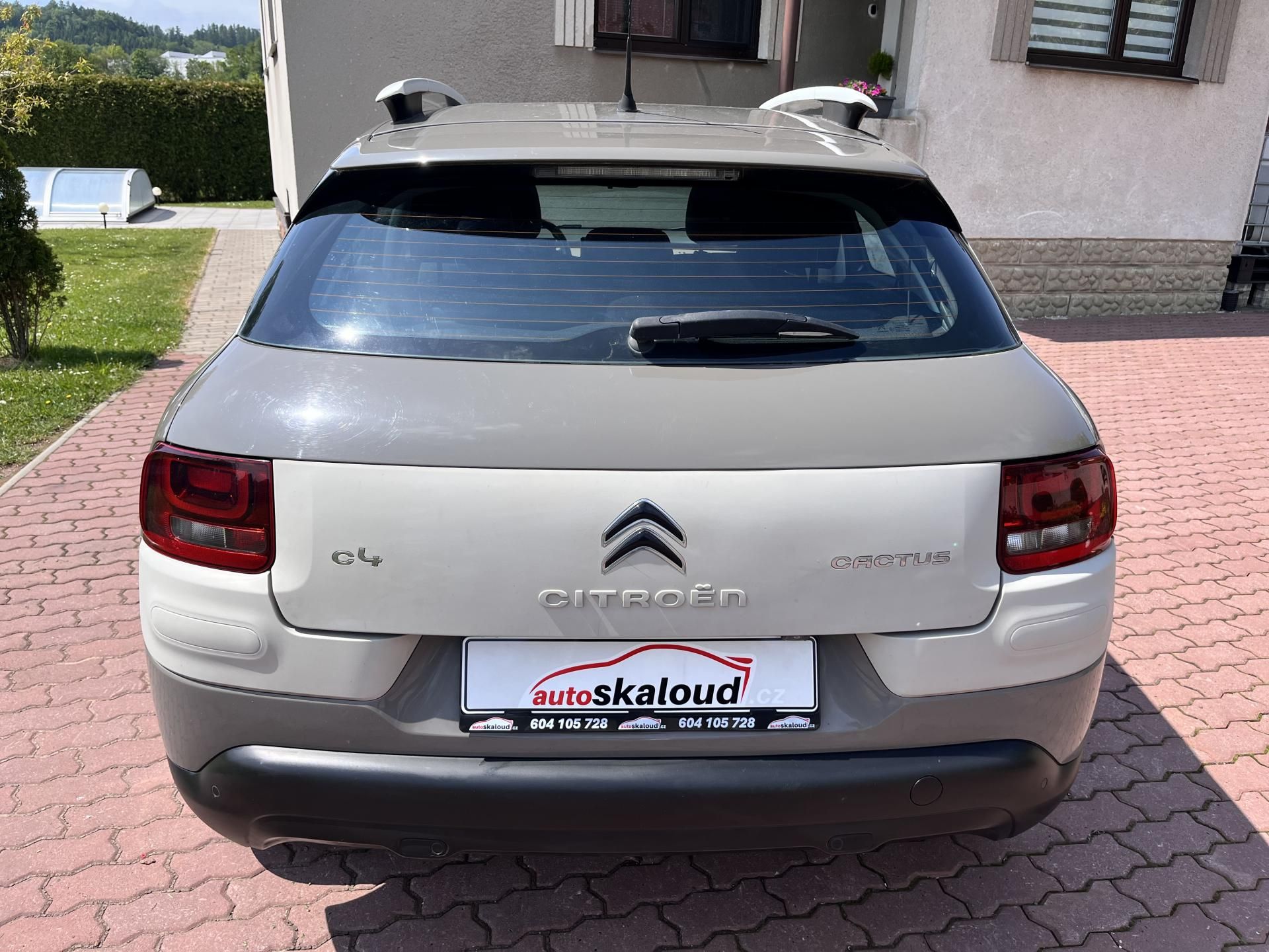 Citroën C4 Cactus, 1,2 81KW,NAVI,ROZVODY,2xKOLA - fotka 6
