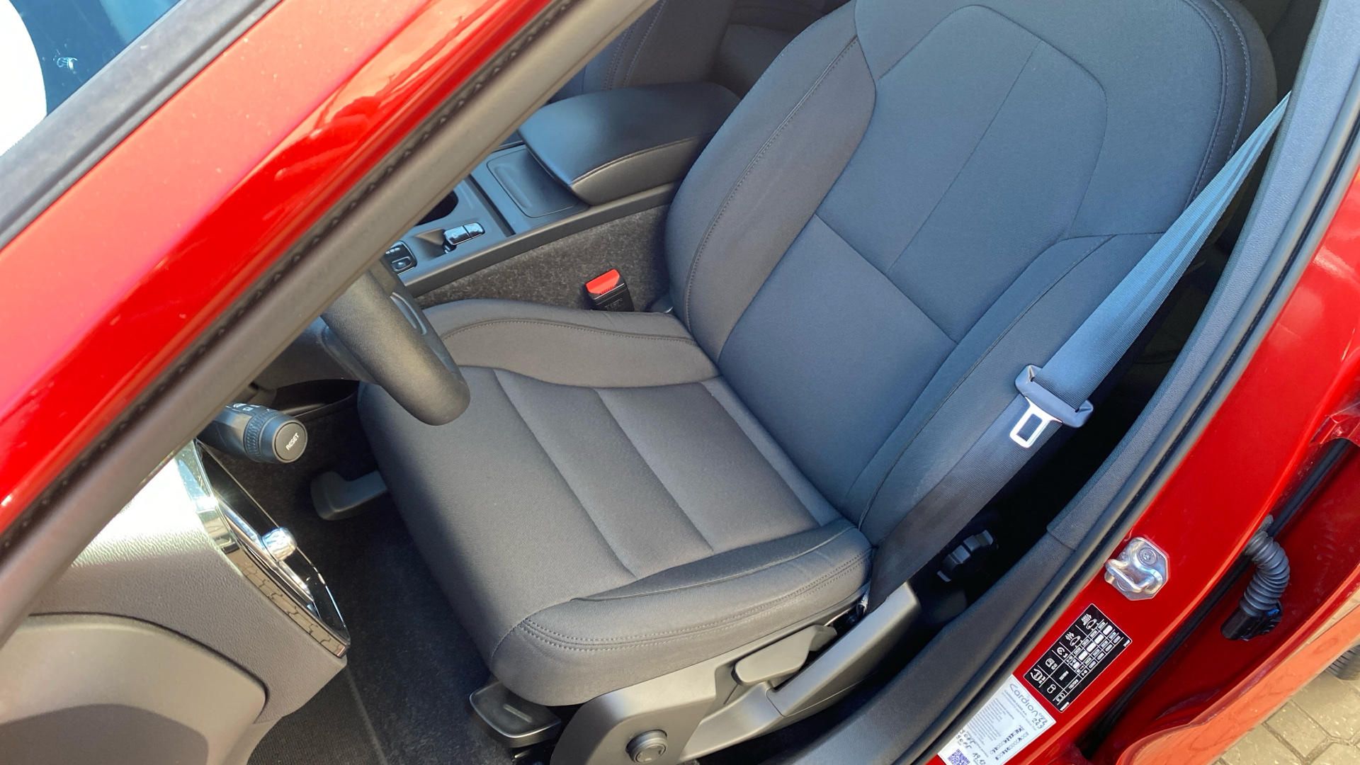 Volvo XC40, MOMENTUM, T3 FWD, 120 kW / 163 - fotka 5