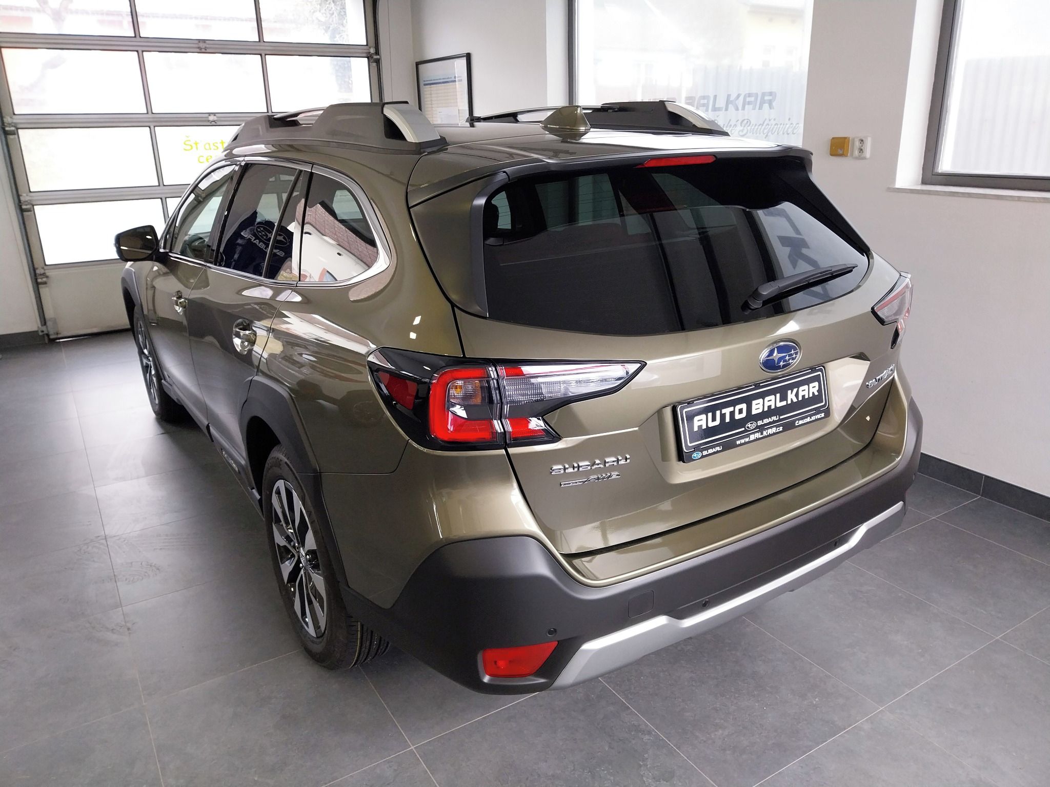 Subaru Outback, 2.5i Touring + Hnědá kůže - fotka 4