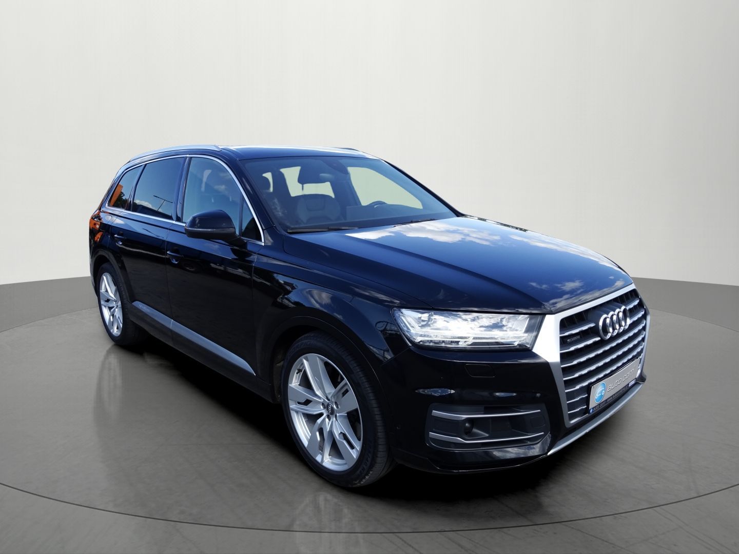 Audi Q7, 3.0TDI 200kw S-line Matrix 7mí - fotka 6