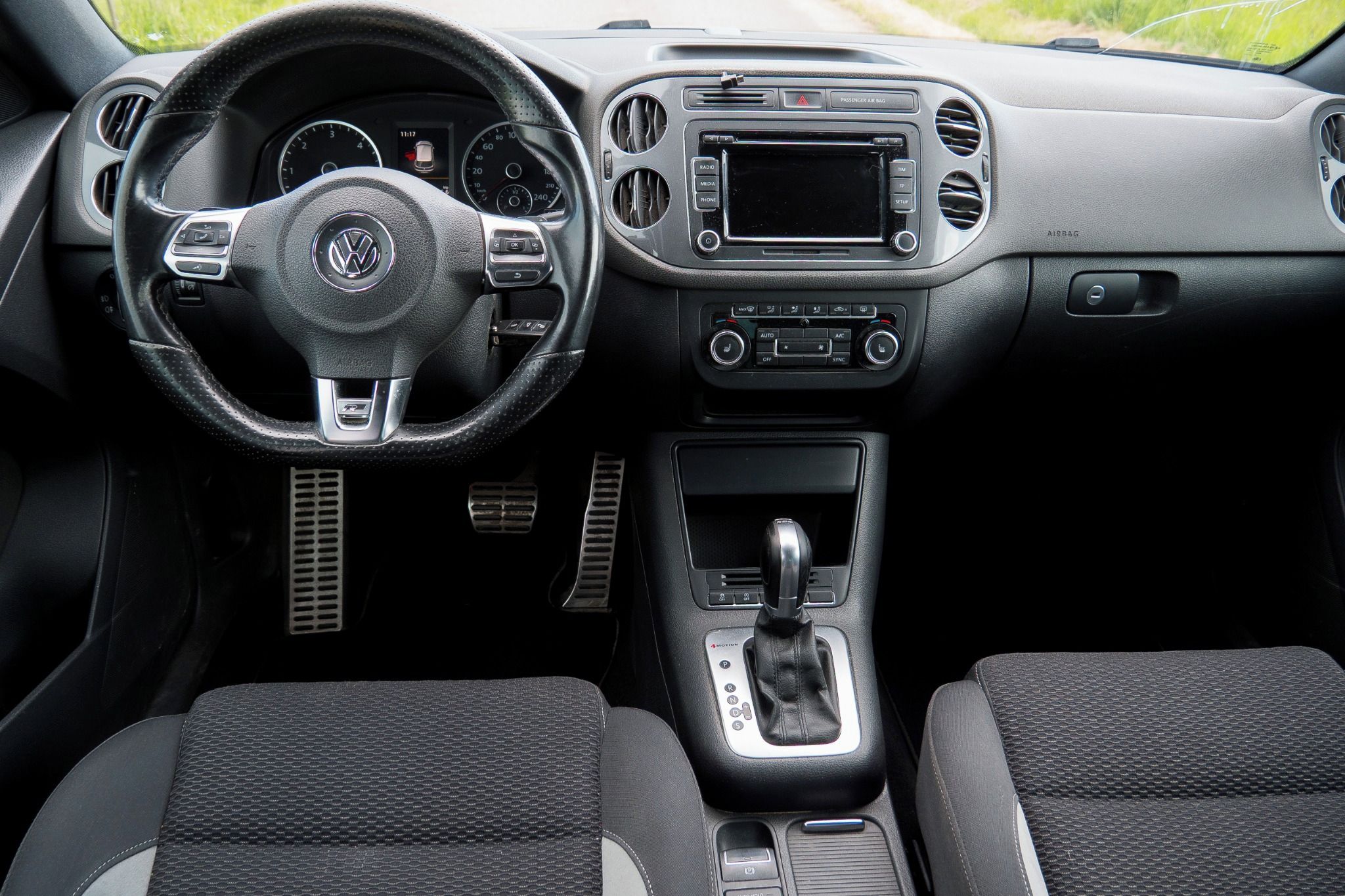 Volkswagen Tiguan, 2.0 TDI 103kW DSG 4x4 R-Line - fotka 6