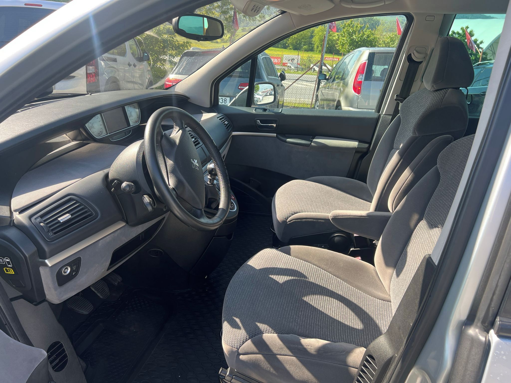 Peugeot 807, 2,0 HDI - fotka 5