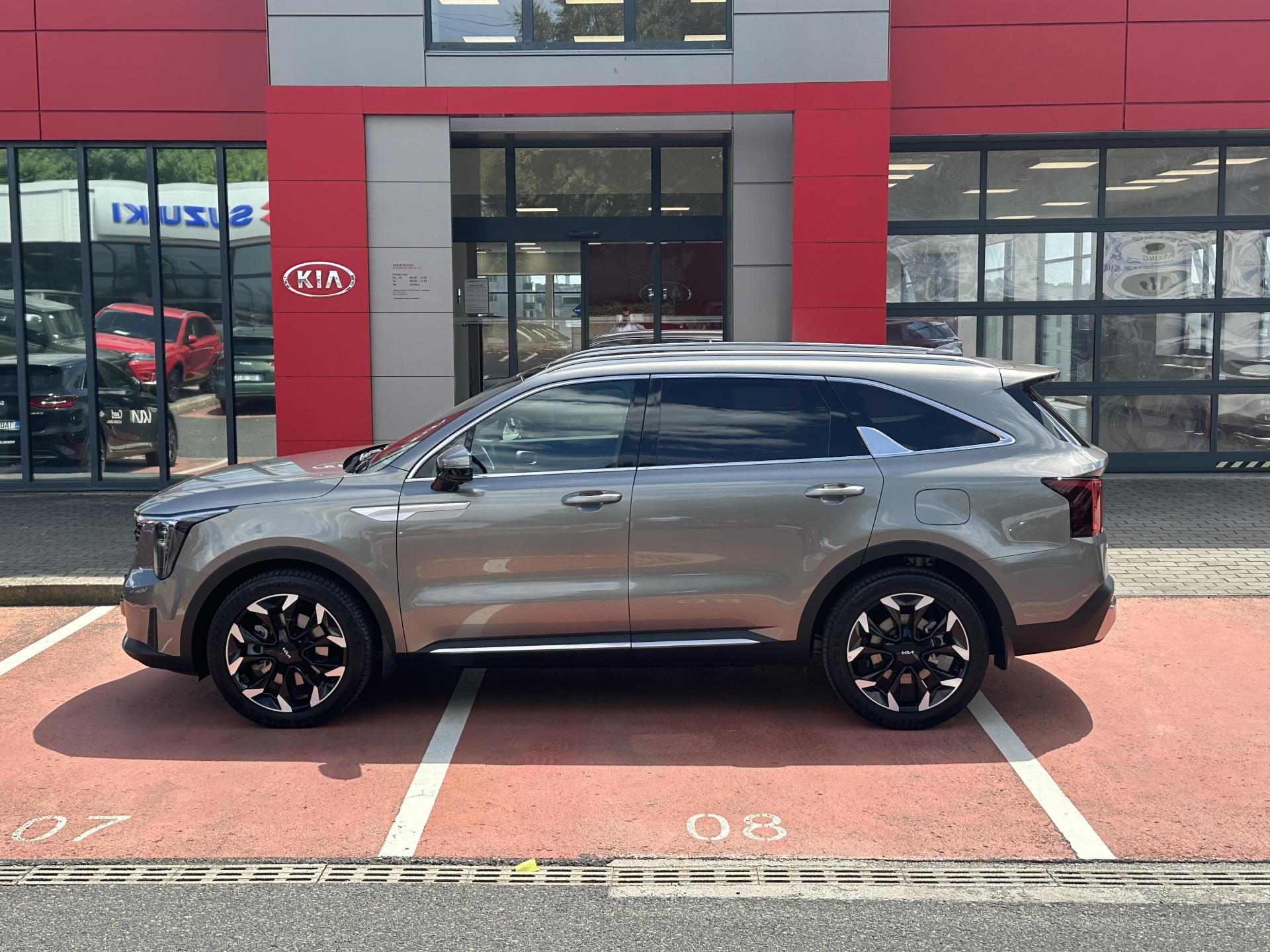 Kia Sorento, TOP 2,2 CRDi 4x4 8DCT +NAPA - fotka 3