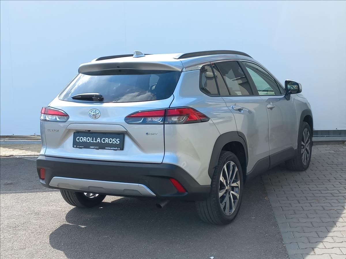 Toyota Corolla Cross, 2,0 Hybrid e-CVT AWD  Style - fotka 3