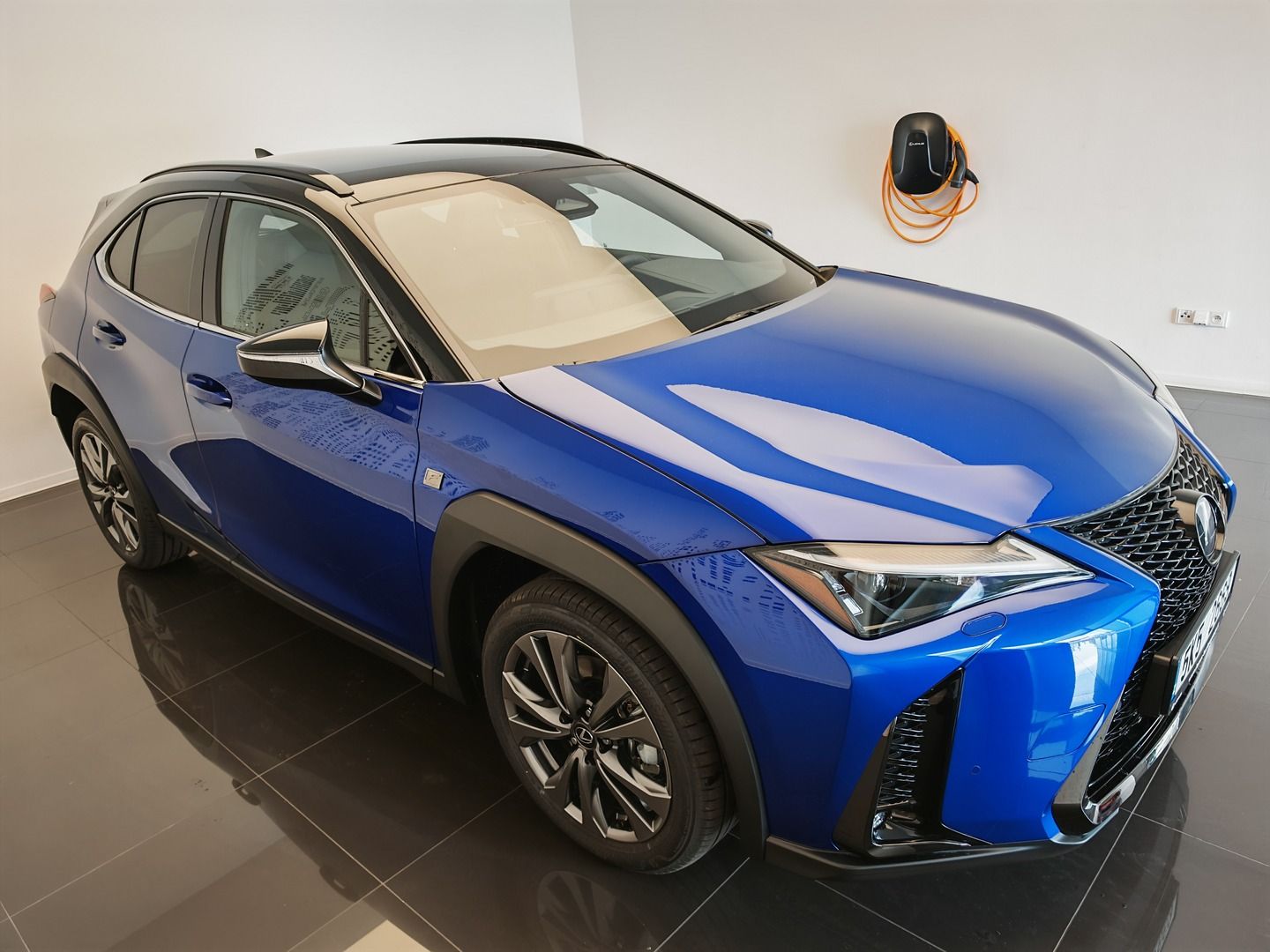 Lexus UX 300h, F-Sport Design - fotka 2
