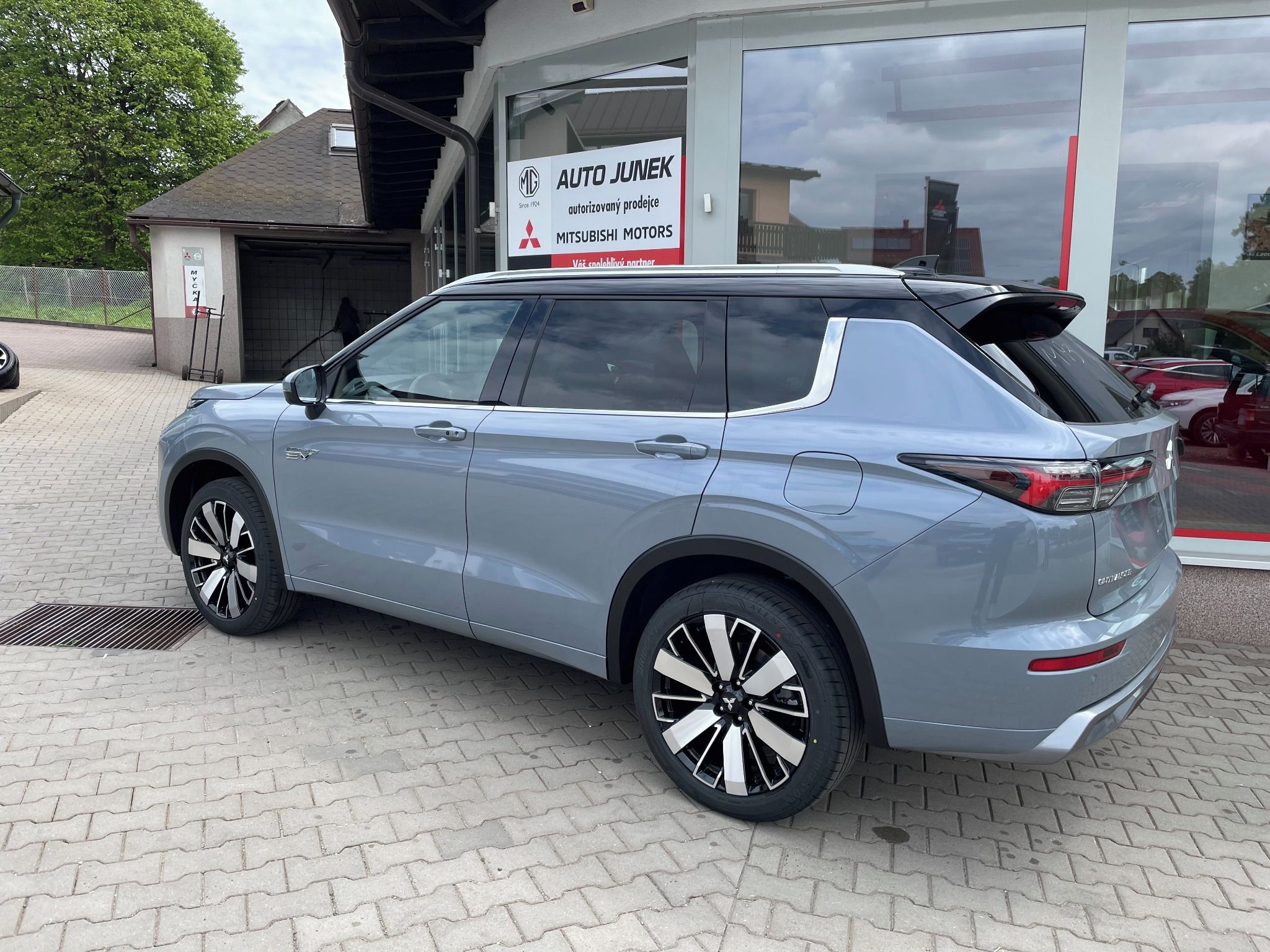 Mitsubishi Outlander, 2.4 PHEV INSTYLE PREMIUM - fotka 3